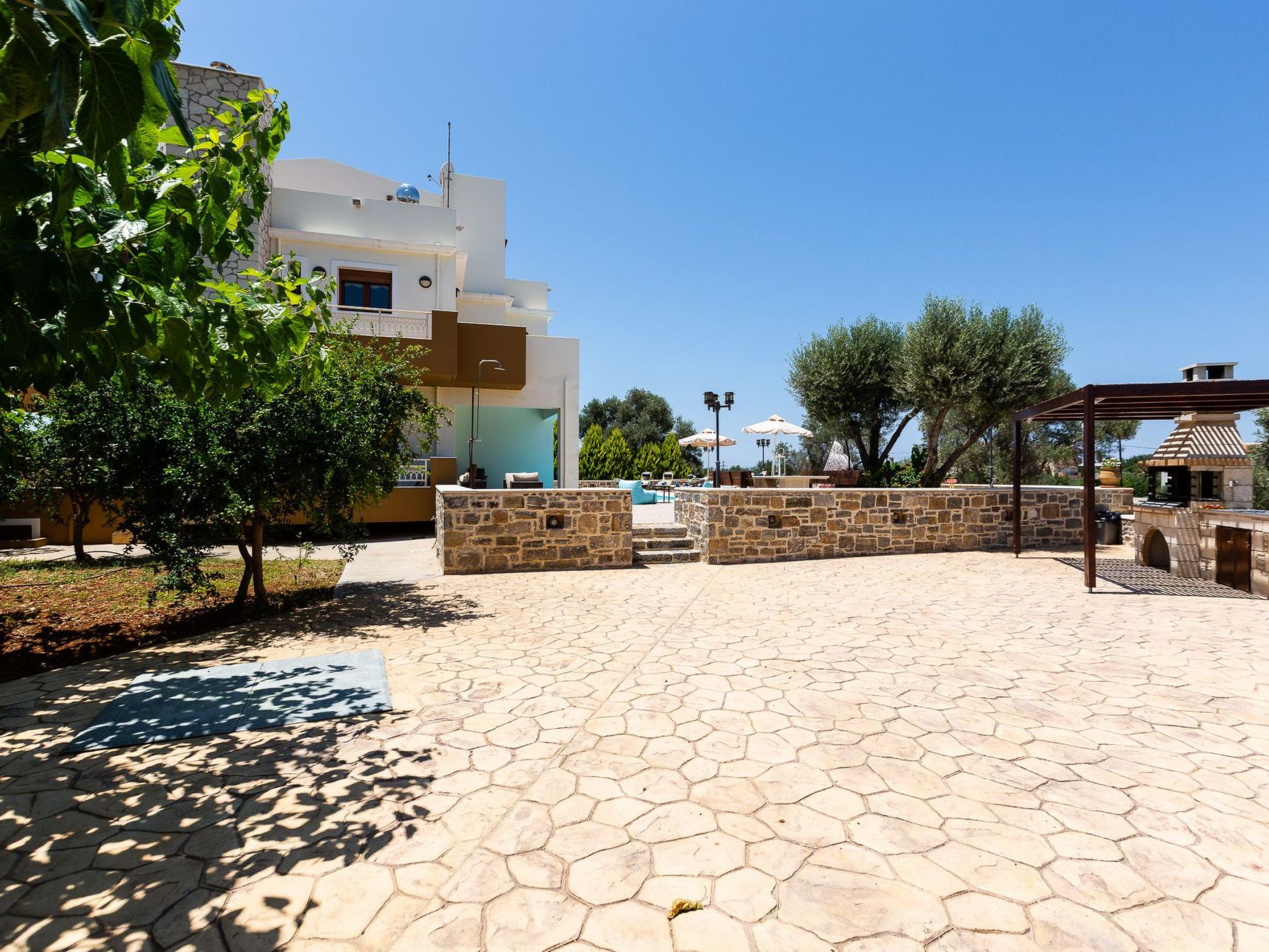 Familienvilla mit privatem Pool, Tischtennisplatte und Fußballtisch-Image-tags.info