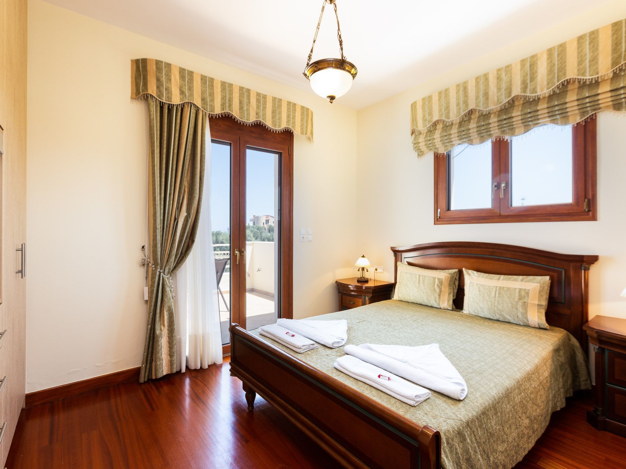 Familienvilla mit privatem Pool, Tischtennisplatte und Fußballtisch-Image-tags.info