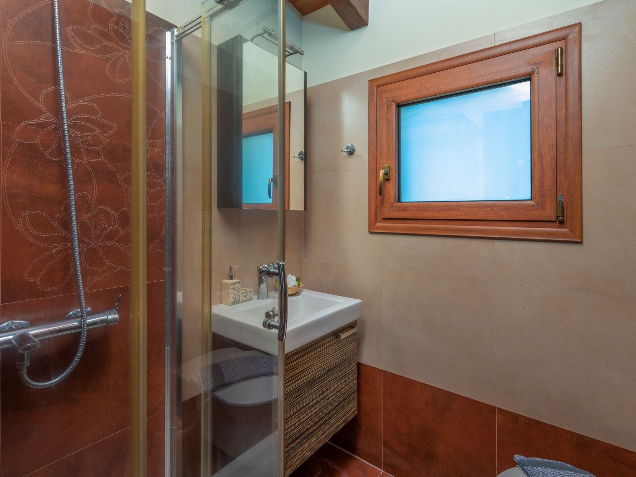 Familienvilla mit privatem Pool, Tischtennisplatte und Fußballtisch-Image-tags.info