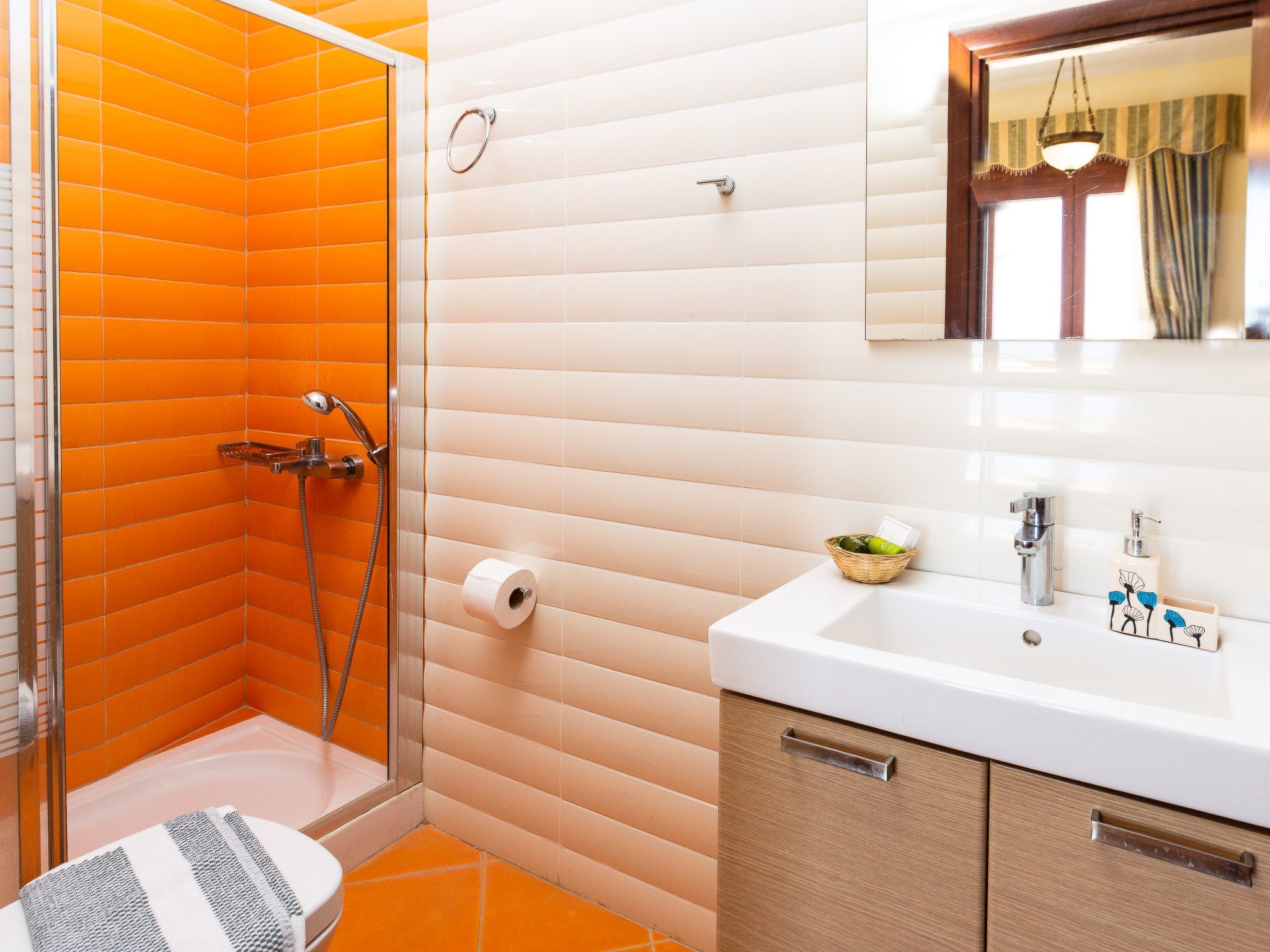 Familienvilla mit privatem Pool, Tischtennisplatte und Fußballtisch-Image-tags.info