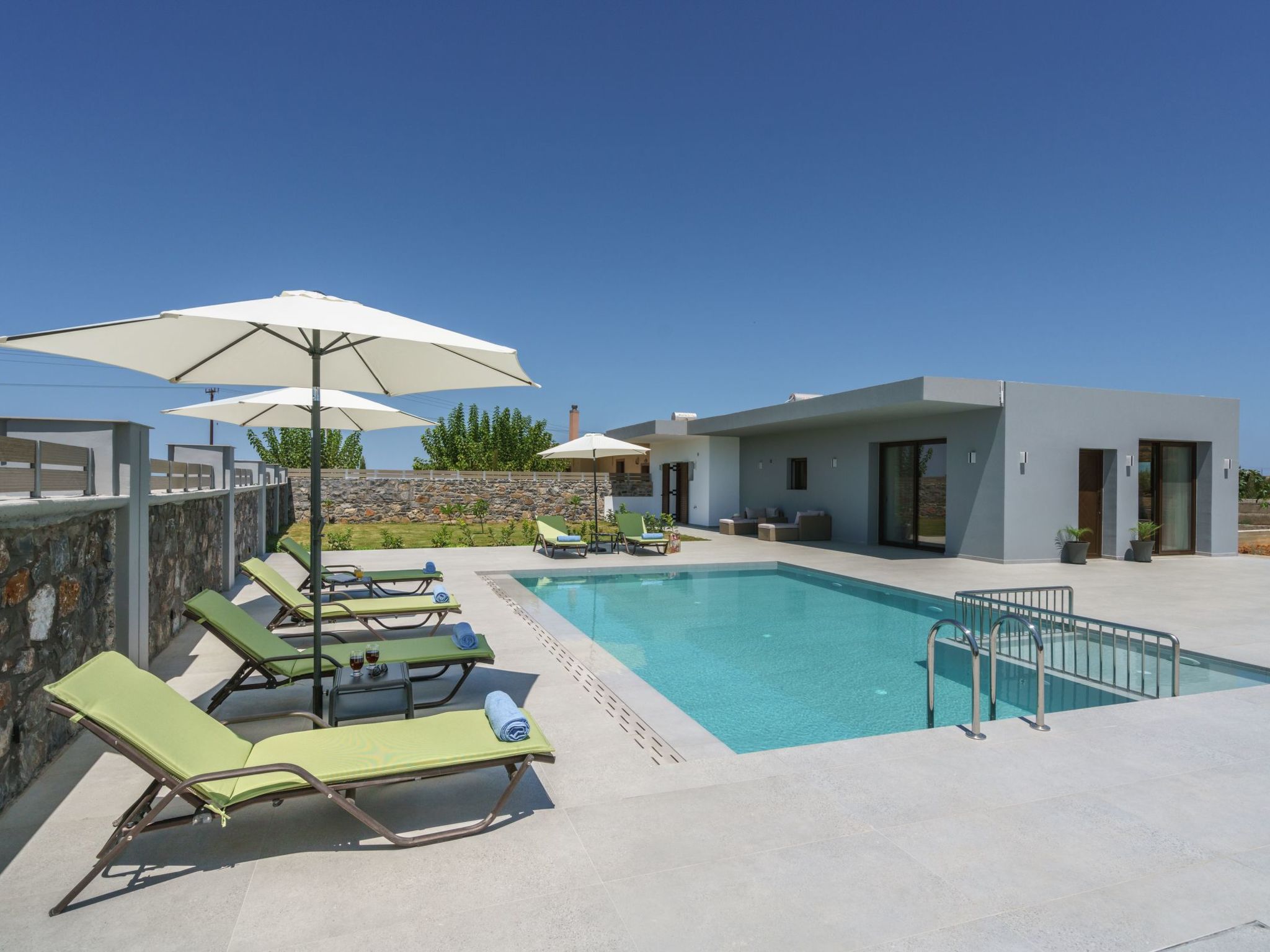 "Luna" mit Privatparkplatz-Draußen