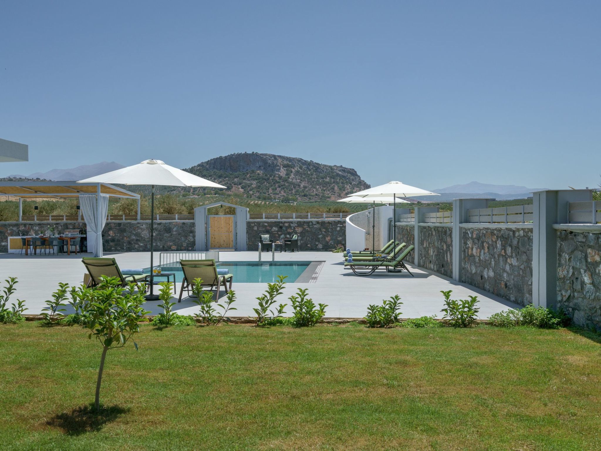 "Luna" mit Privatparkplatz-Draußen