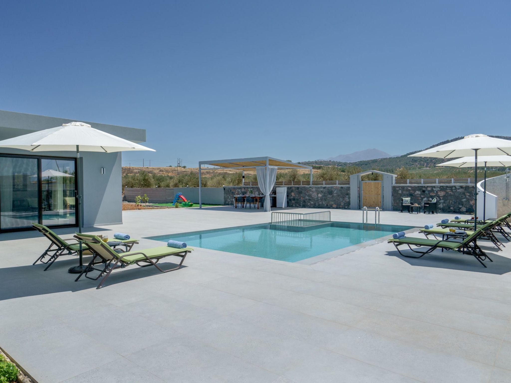 "Luna" mit Privatparkplatz-Draußen