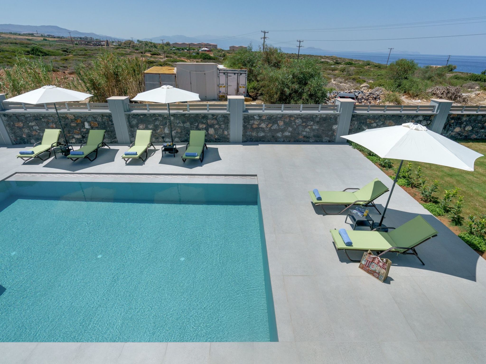 "Luna" mit Privatparkplatz-Draußen