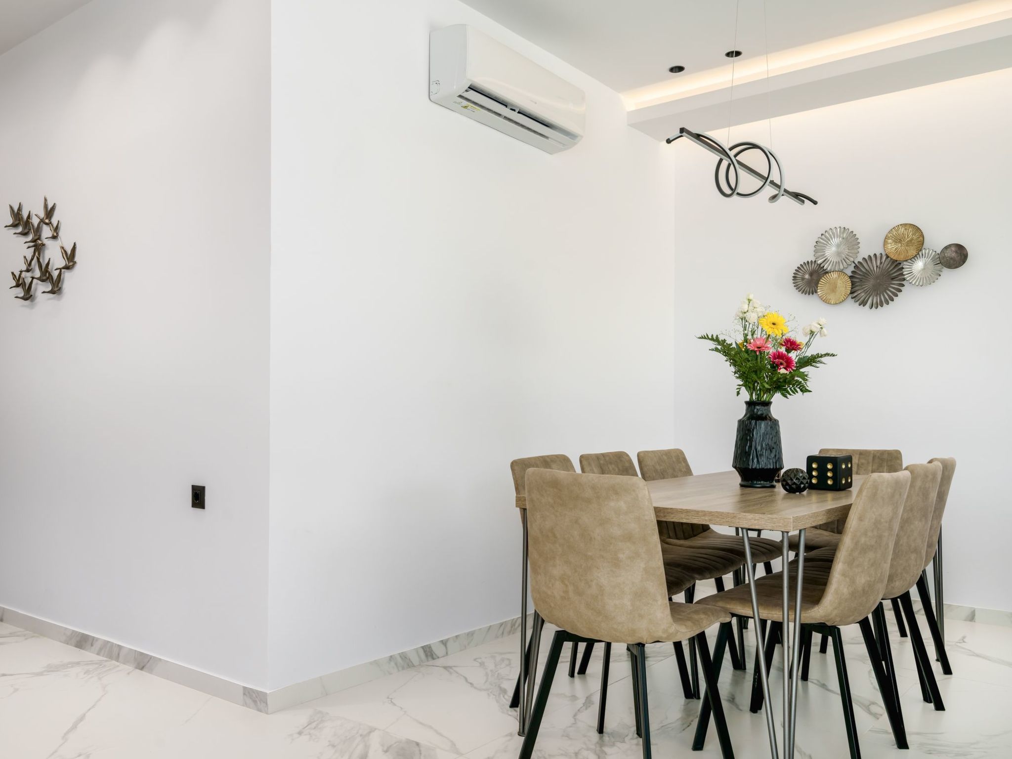 "Luna" mit Privatparkplatz-Drinnen