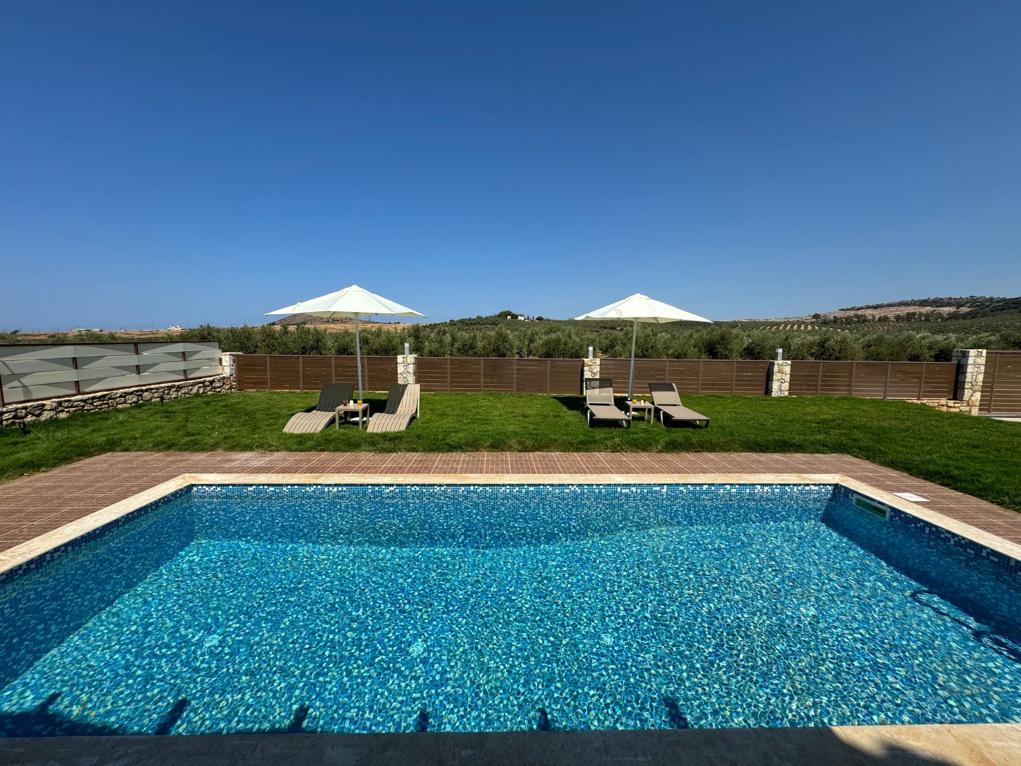 "Panor Villas" mit eigenem Pool-Binnen