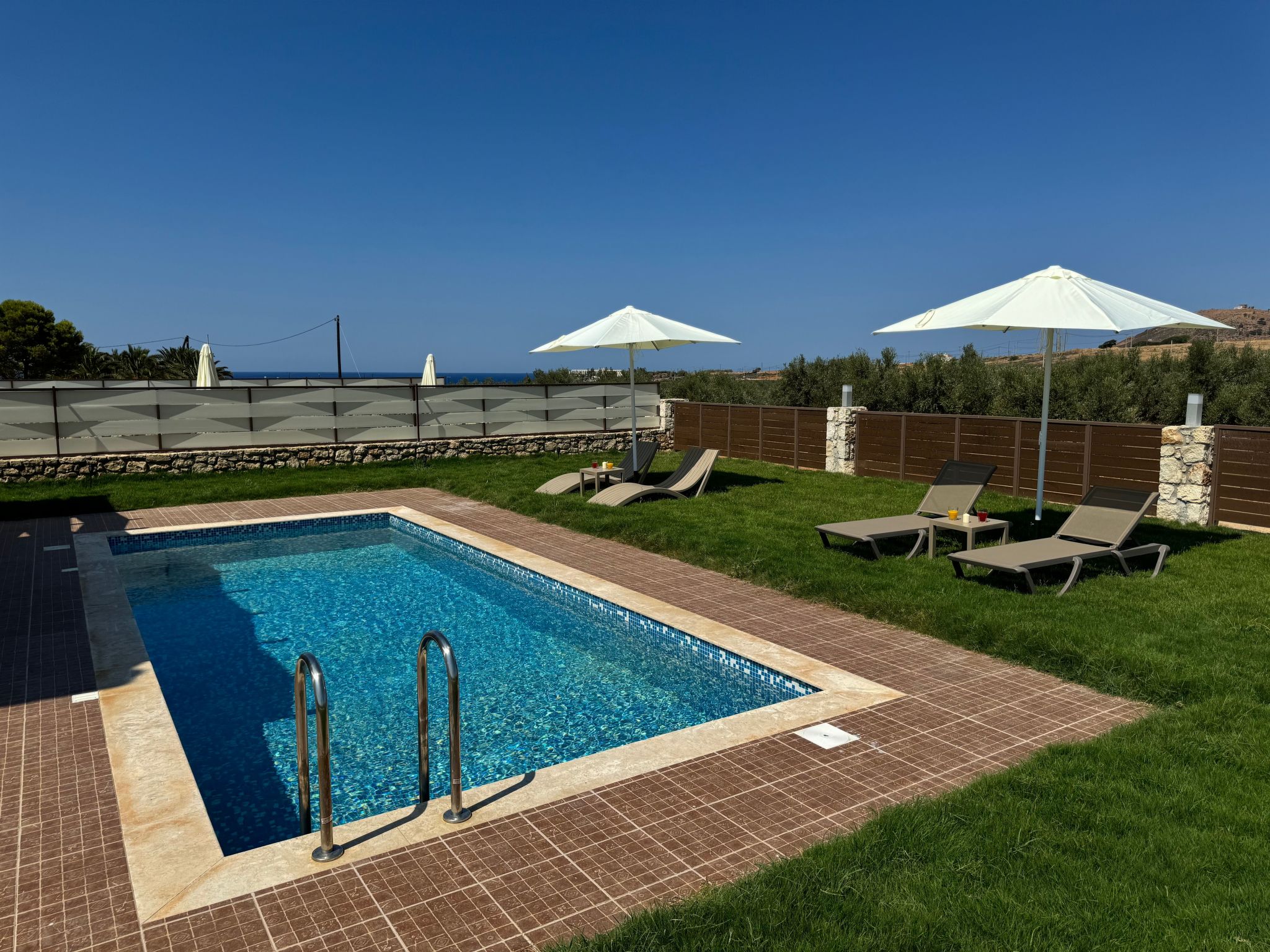 "Panor Villas" mit eigenem Pool-Binnen