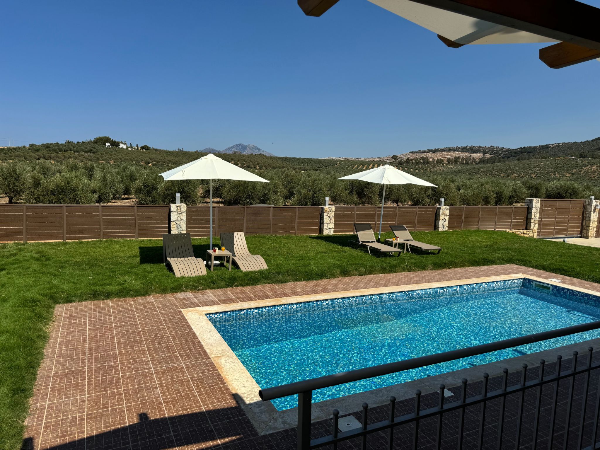 "Panor Villas" mit eigenem Pool-Binnen