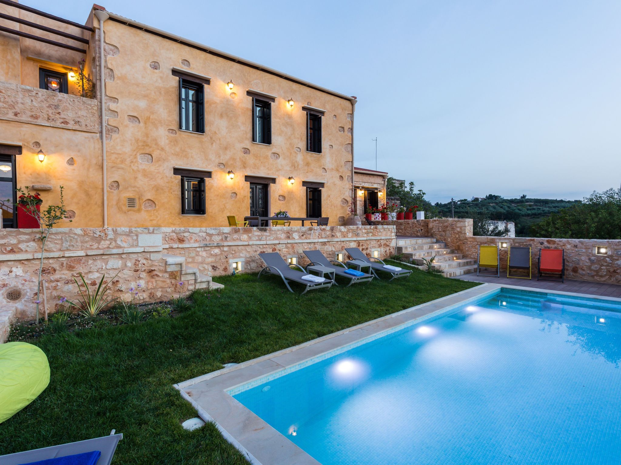 Freistehendes Ferienhaus mit großem Pool-Inside