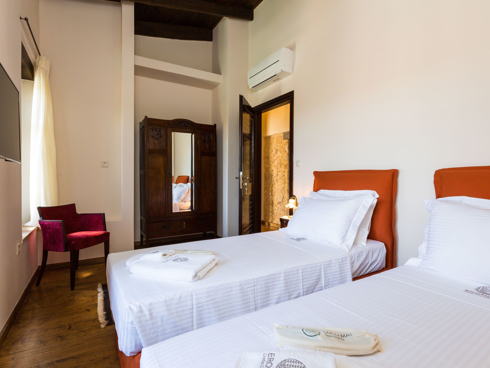 Freistehendes Ferienhaus mit großem Pool-Inside