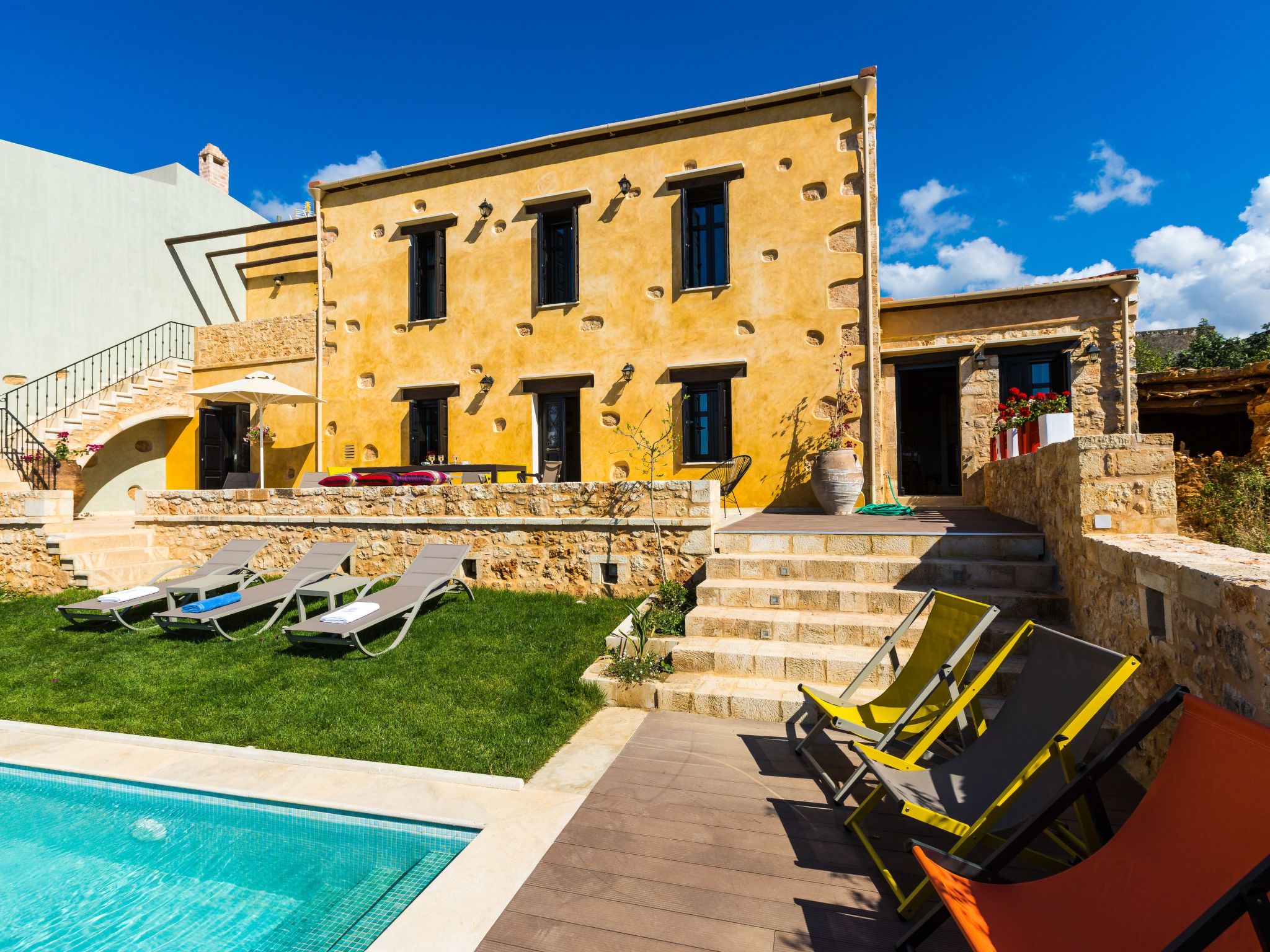 Freistehendes Ferienhaus mit großem Pool-Inside