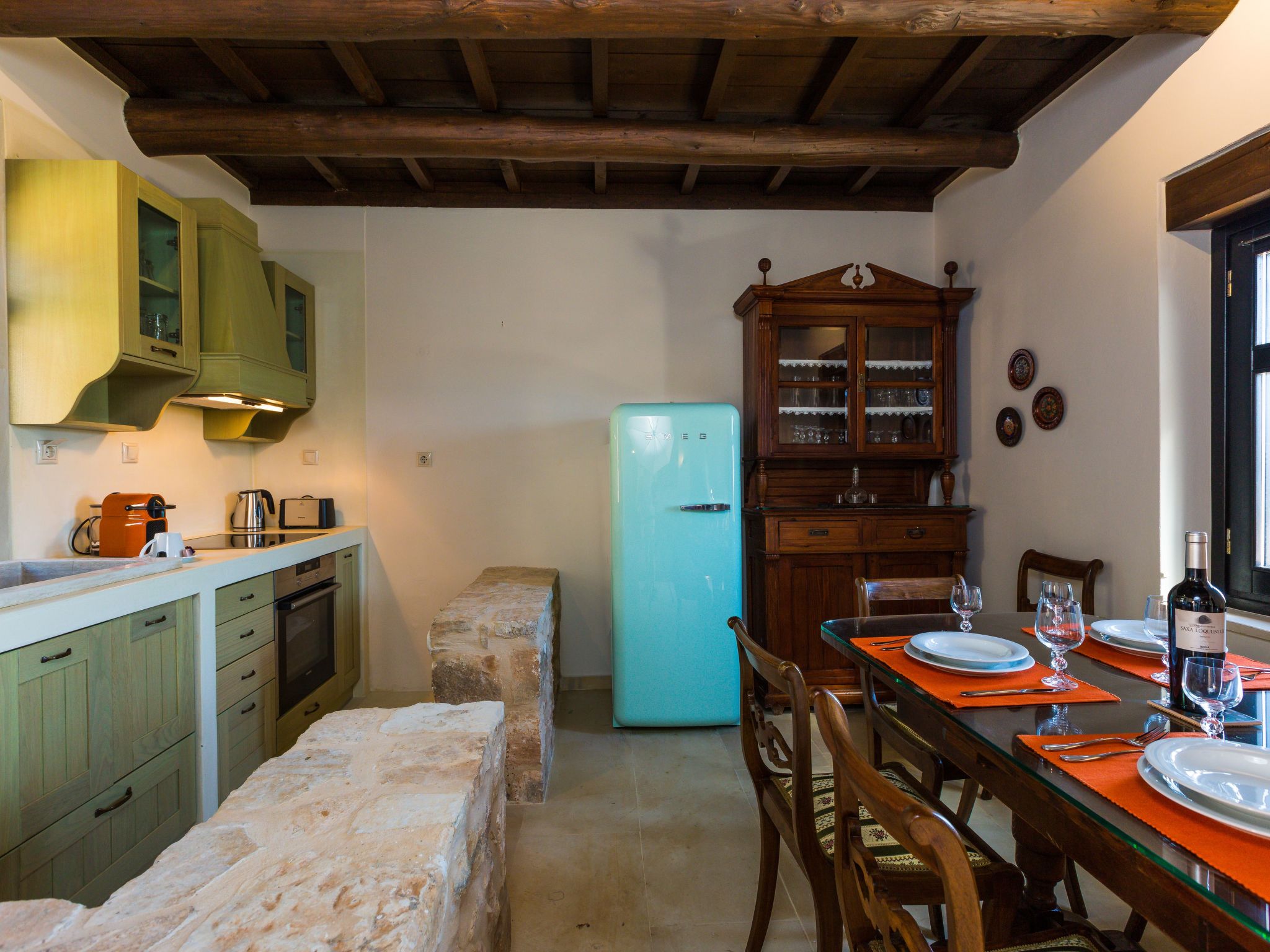 Freistehendes Ferienhaus mit großem Pool-Inside