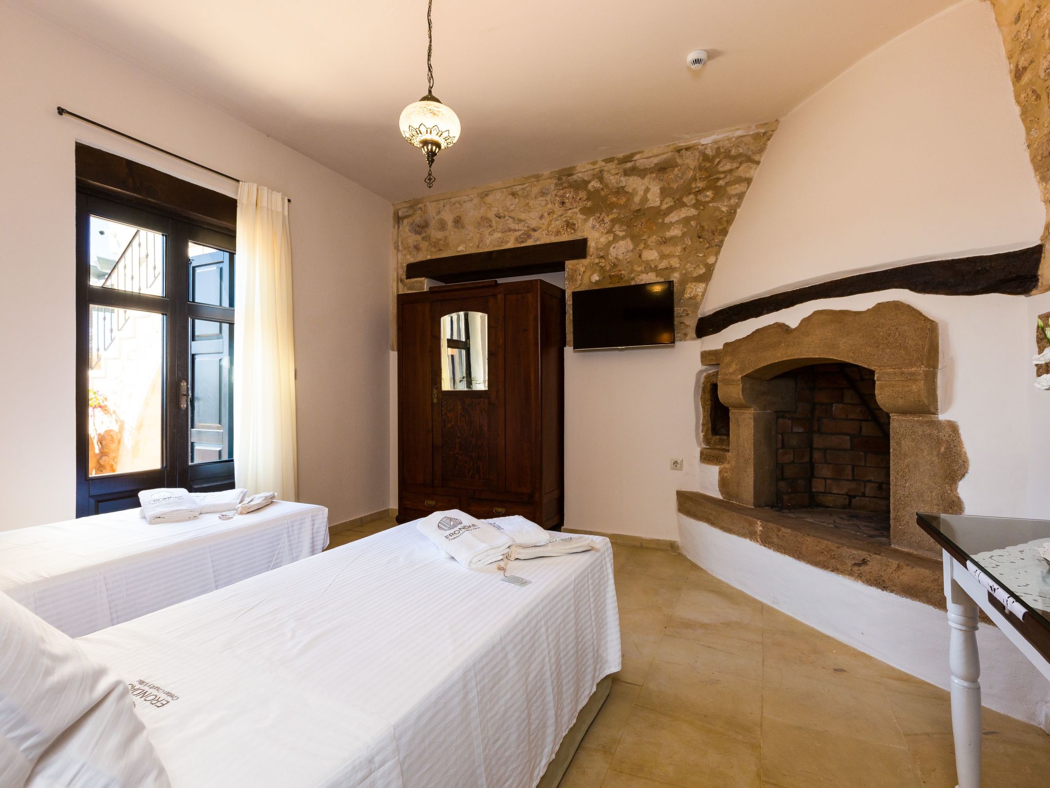 Freistehendes Ferienhaus mit großem Pool-Inside