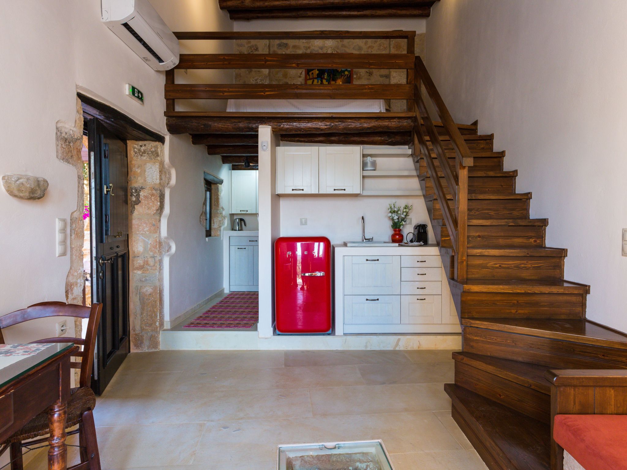 Freistehendes Ferienhaus mit großem Pool-Inside