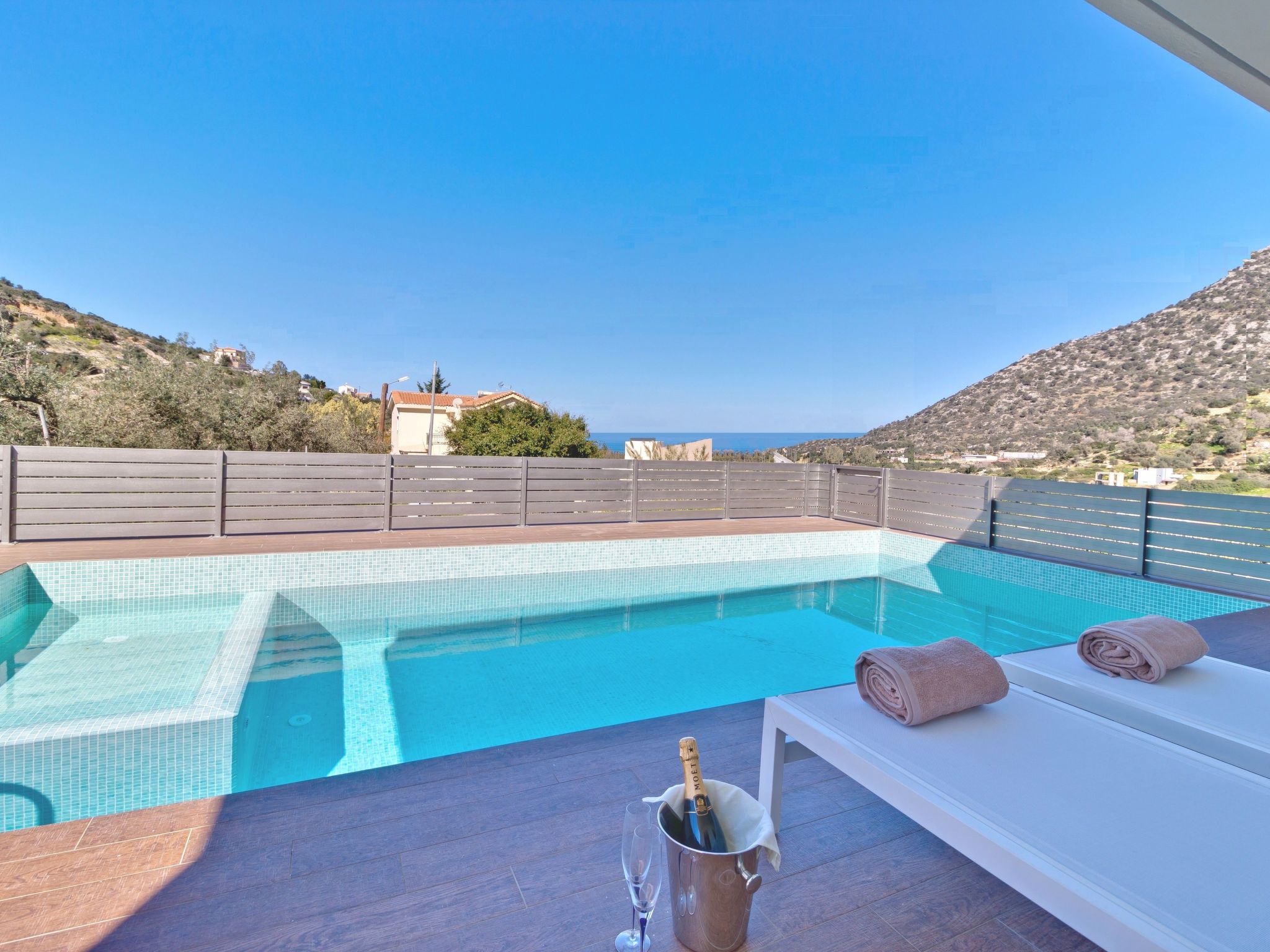 Villa mit drei Schlafzimmern und privatem Swimmingpool.