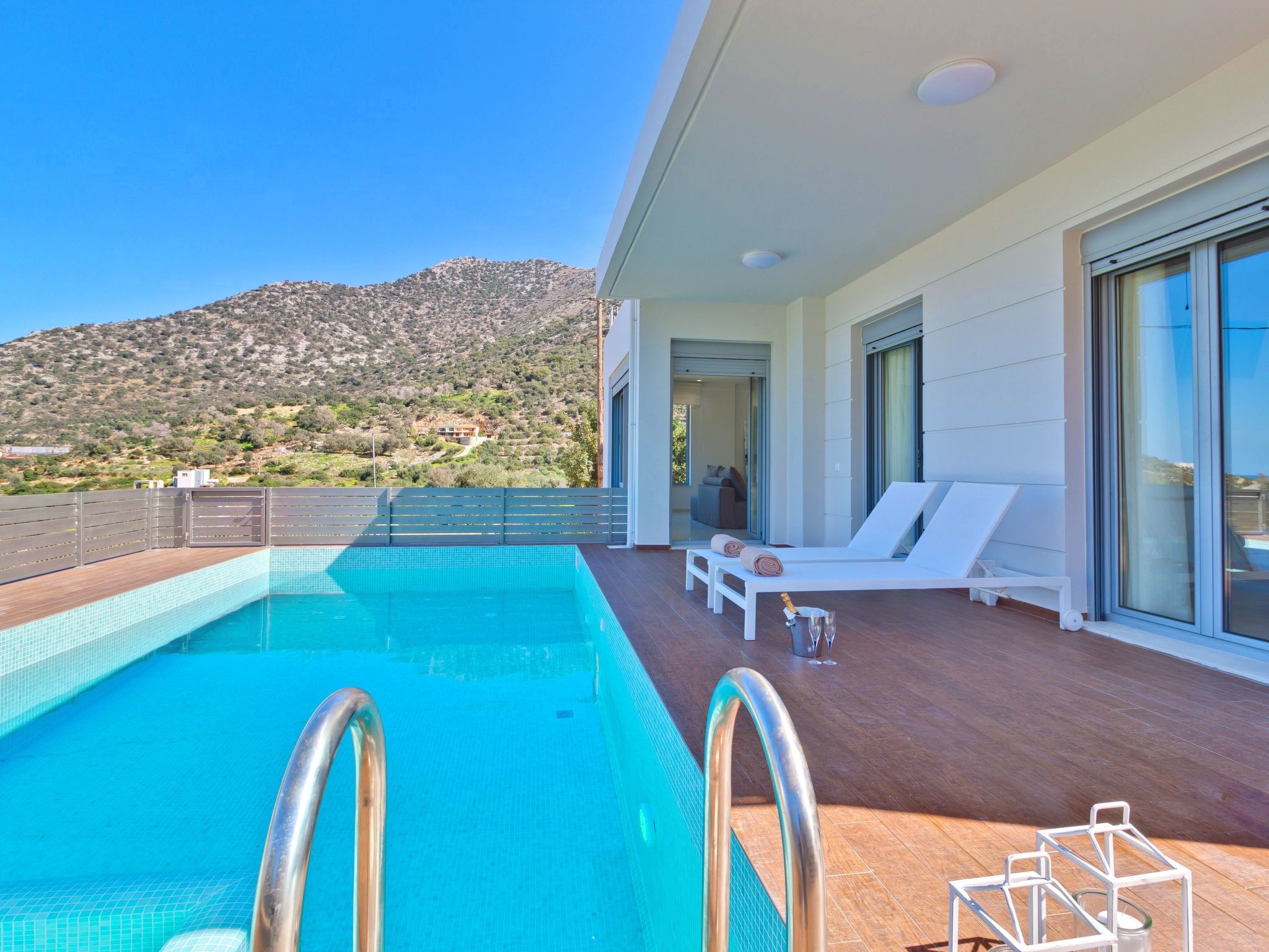 Villa mit drei Schlafzimmern und privatem Swimmingpool.