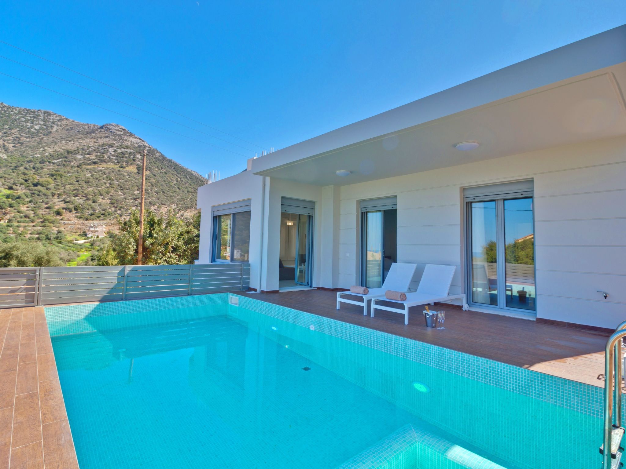 Villa mit drei Schlafzimmern und privatem Swimmingpool.