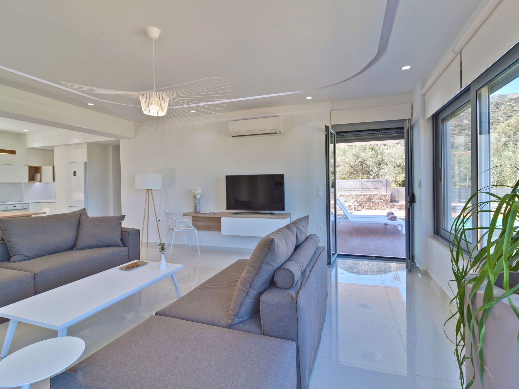 Villa mit drei Schlafzimmern und privatem Swimmingpool.-Image-tags.info