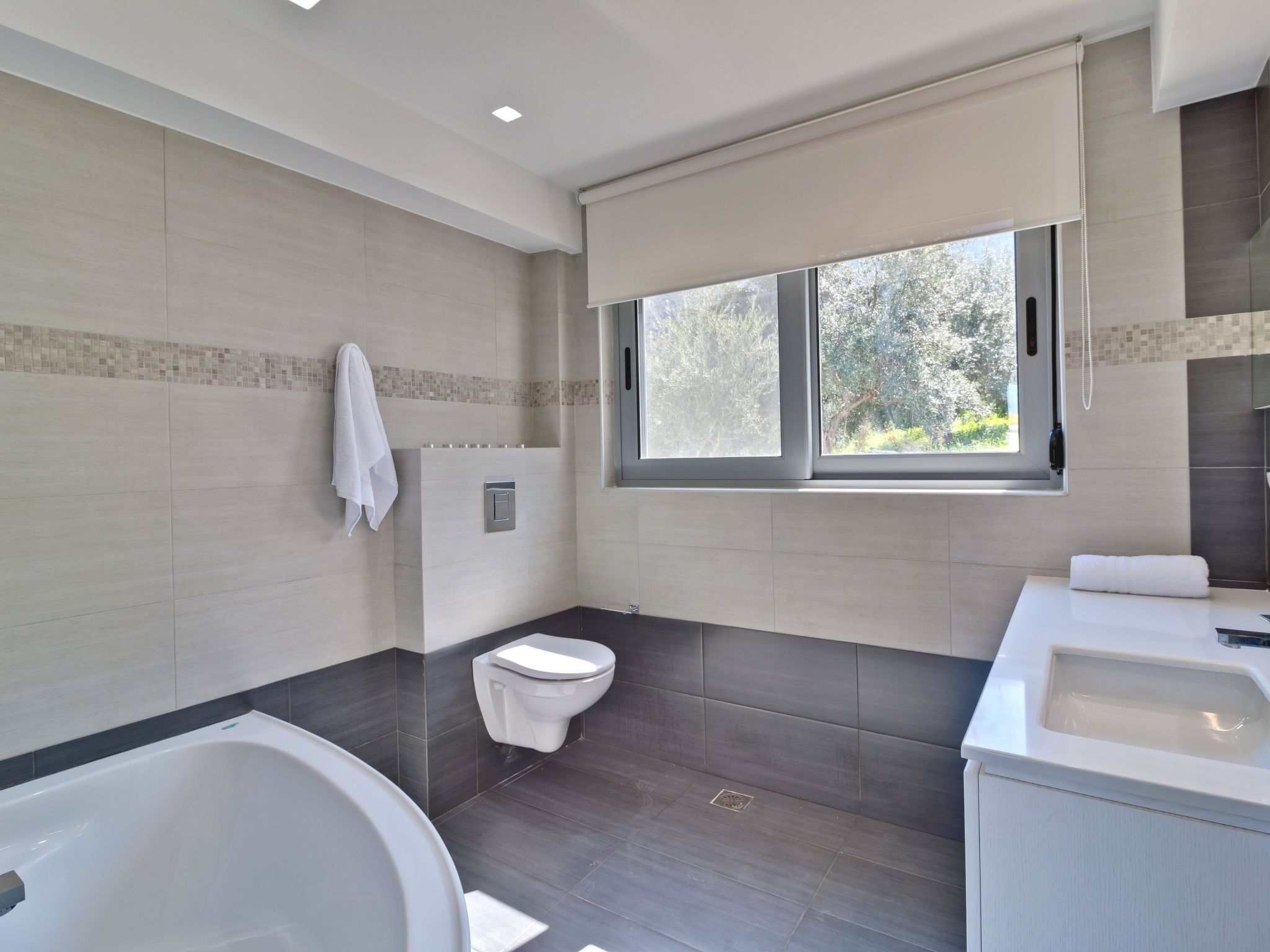 Villa mit drei Schlafzimmern und privatem Swimmingpool.-Image-tags.info