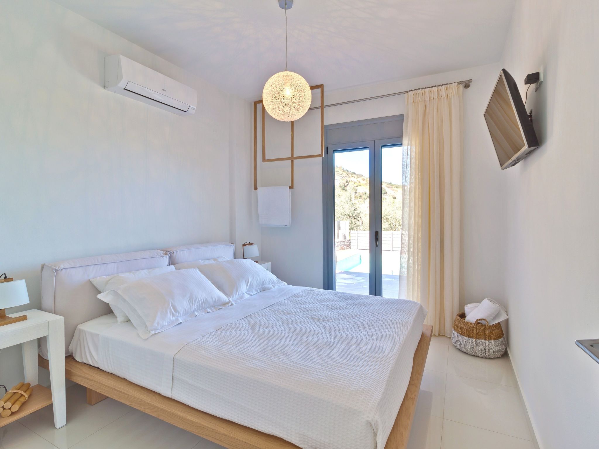 Villa mit drei Schlafzimmern und privatem Swimmingpool.-Image-tags.info