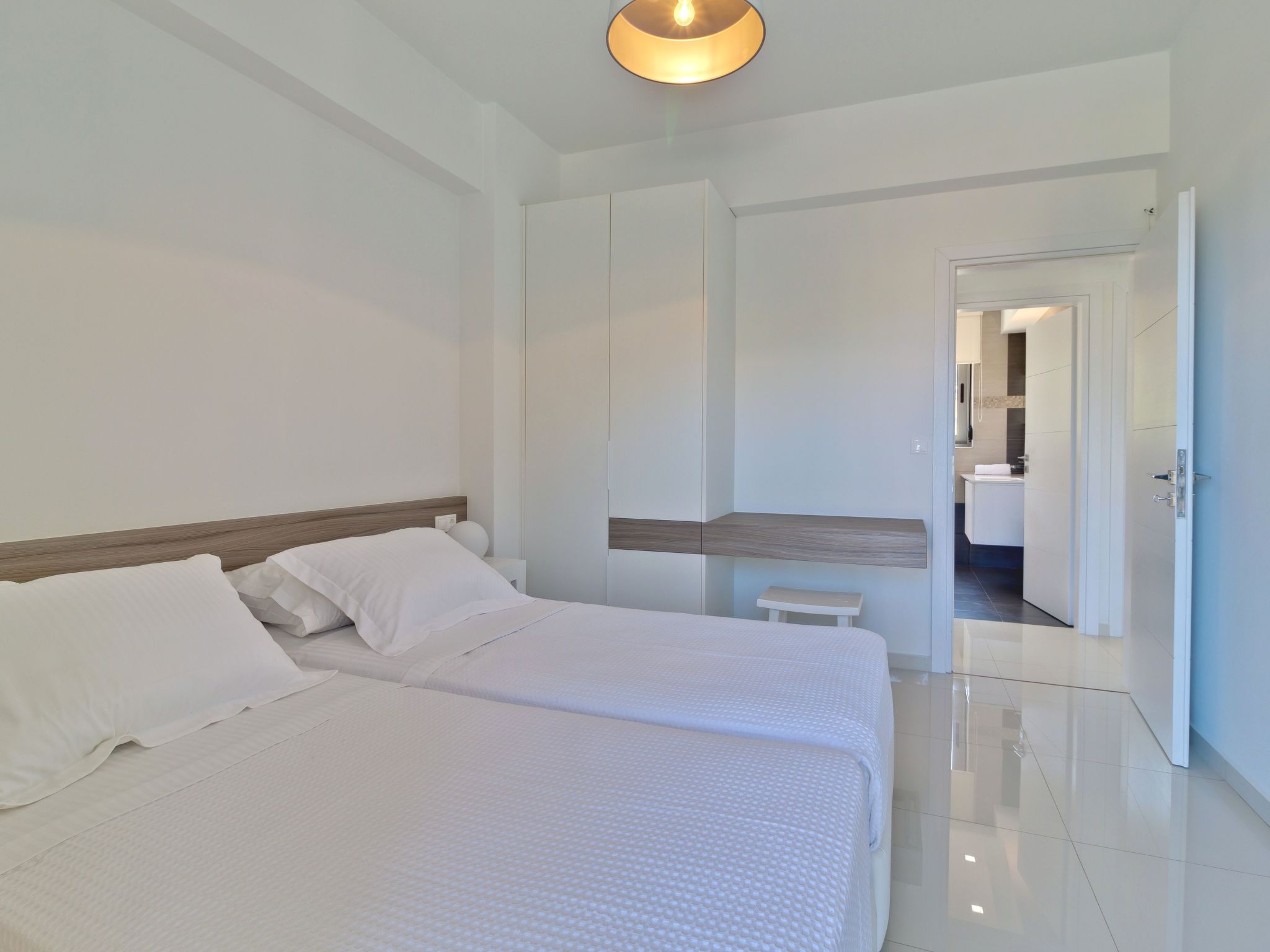 Villa mit drei Schlafzimmern und privatem Swimmingpool.-Image-tags.info