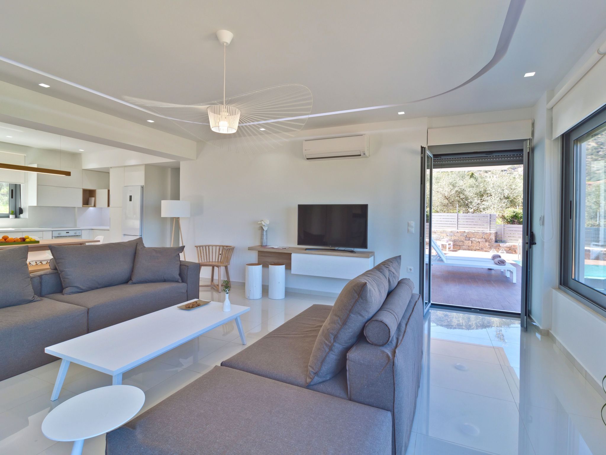 Villa mit drei Schlafzimmern und privatem Swimmingpool.-Image-tags.info