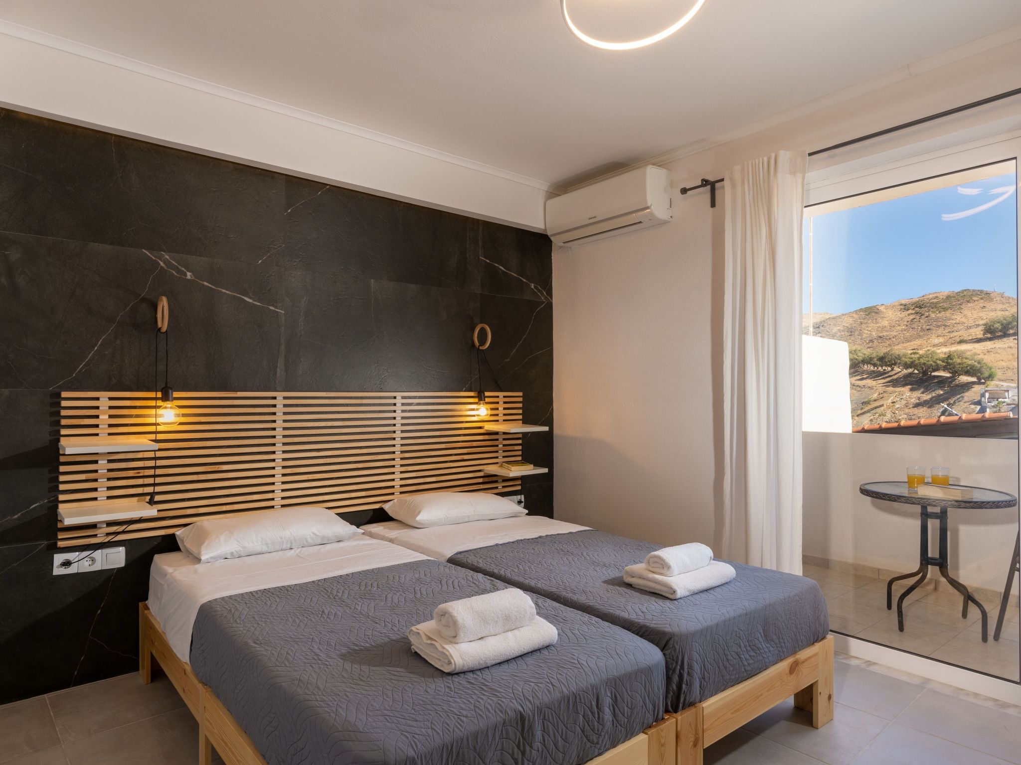 Mit Balkon für 3 Personen-Dedans