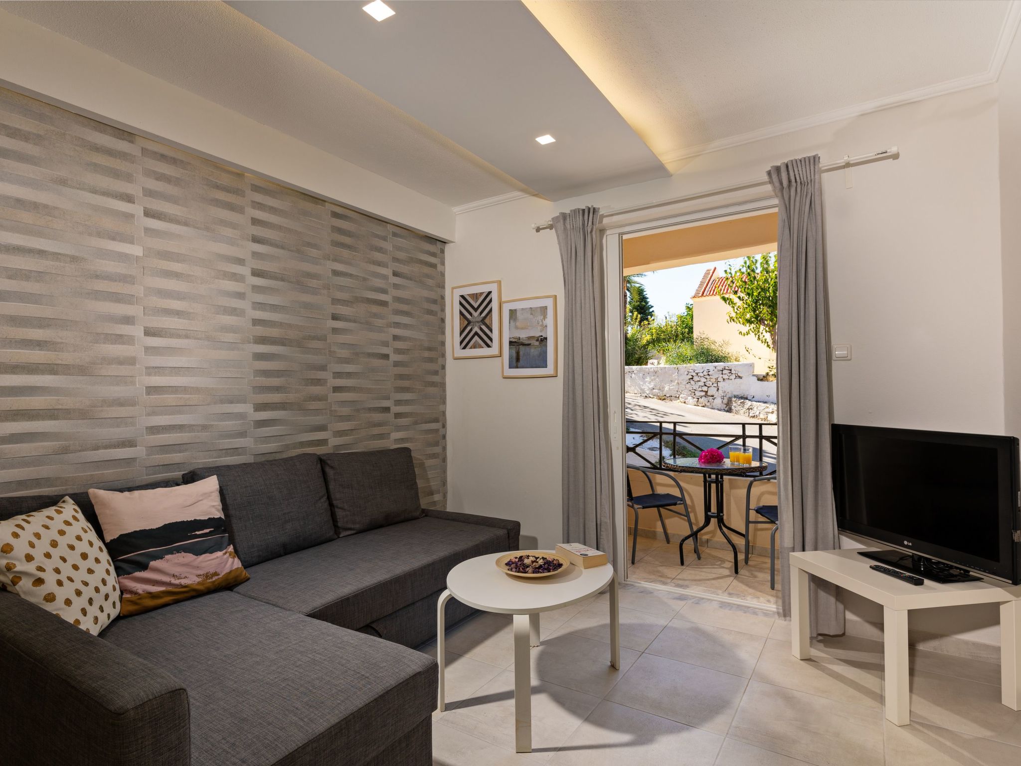 Welcome to your ideal getaway in our 50m² holiday apartment, promising comfort, style, and breathtaking sea views or a spacious terrace, subject to availability. Designed with your relaxation and con..