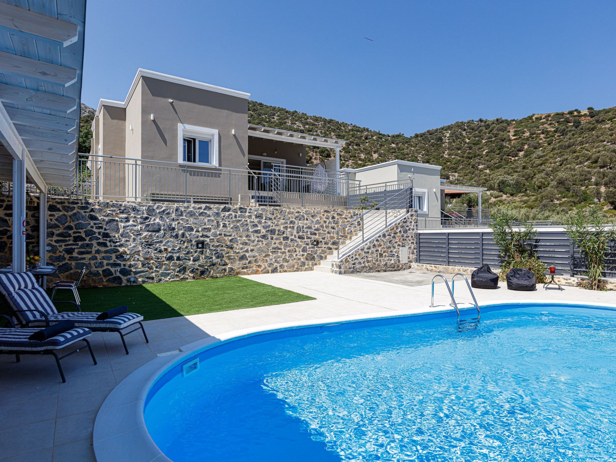 Haus in Vlichada mit tragbarem Barbecue-Image-tags.info