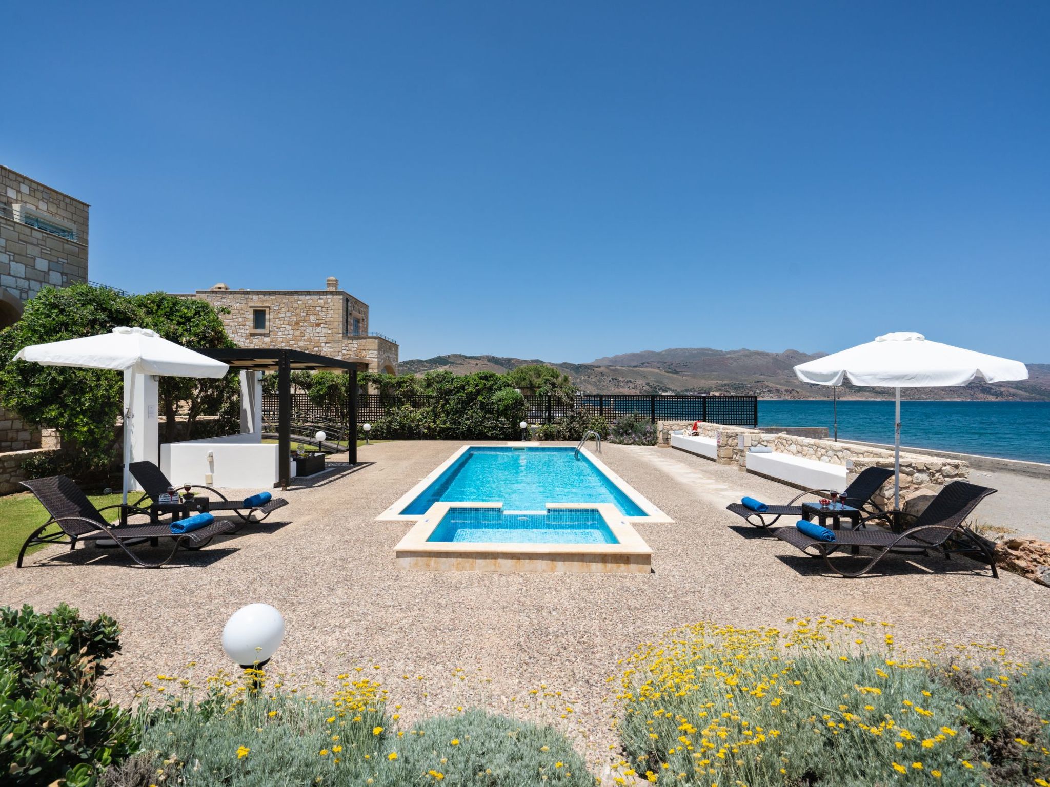 Villa am Strand mit privatem Pool und Tischtennisplatte-Draußen