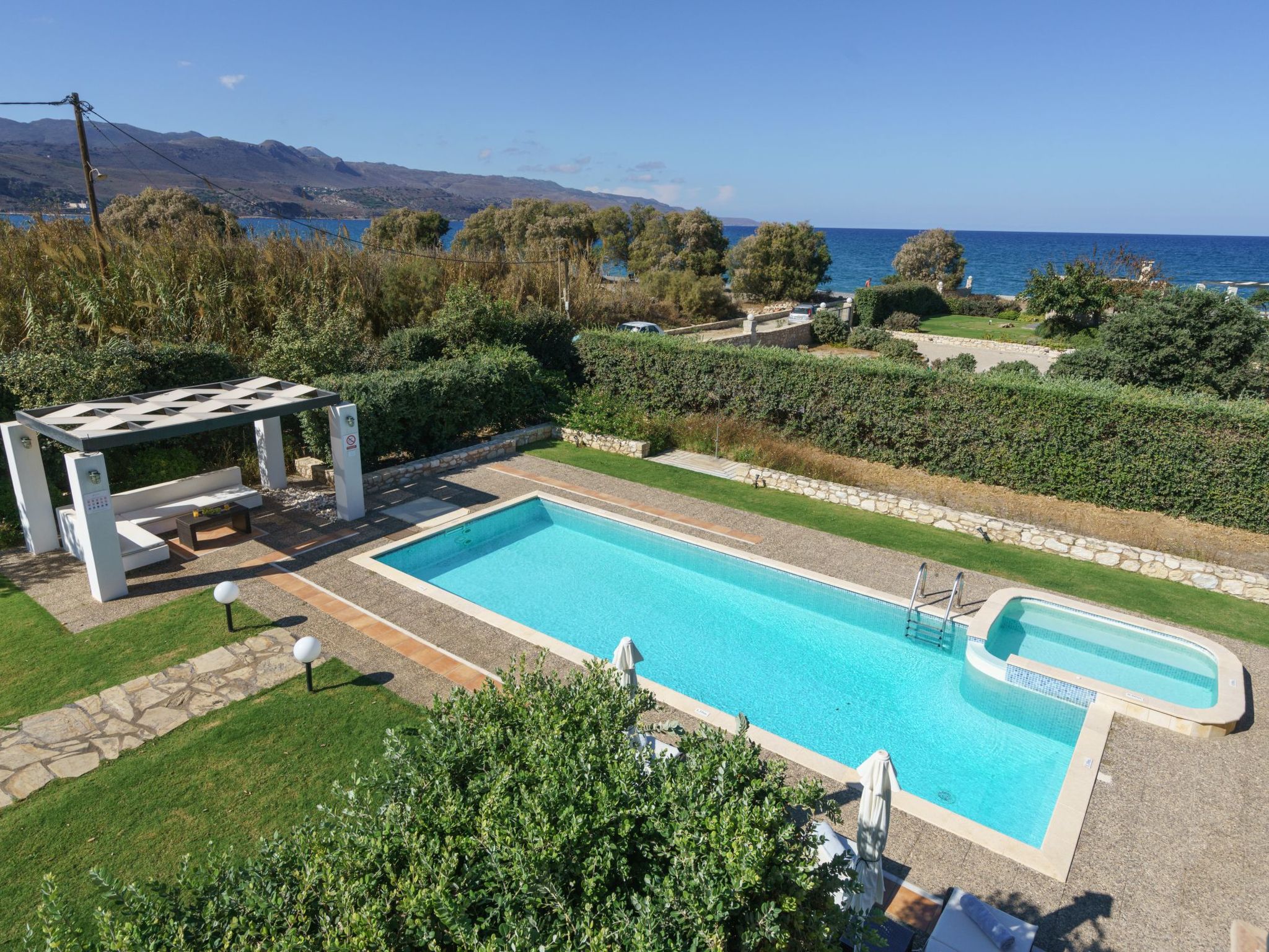 Villa aus Stein, privater Pool, BBQ 30m zum Strand