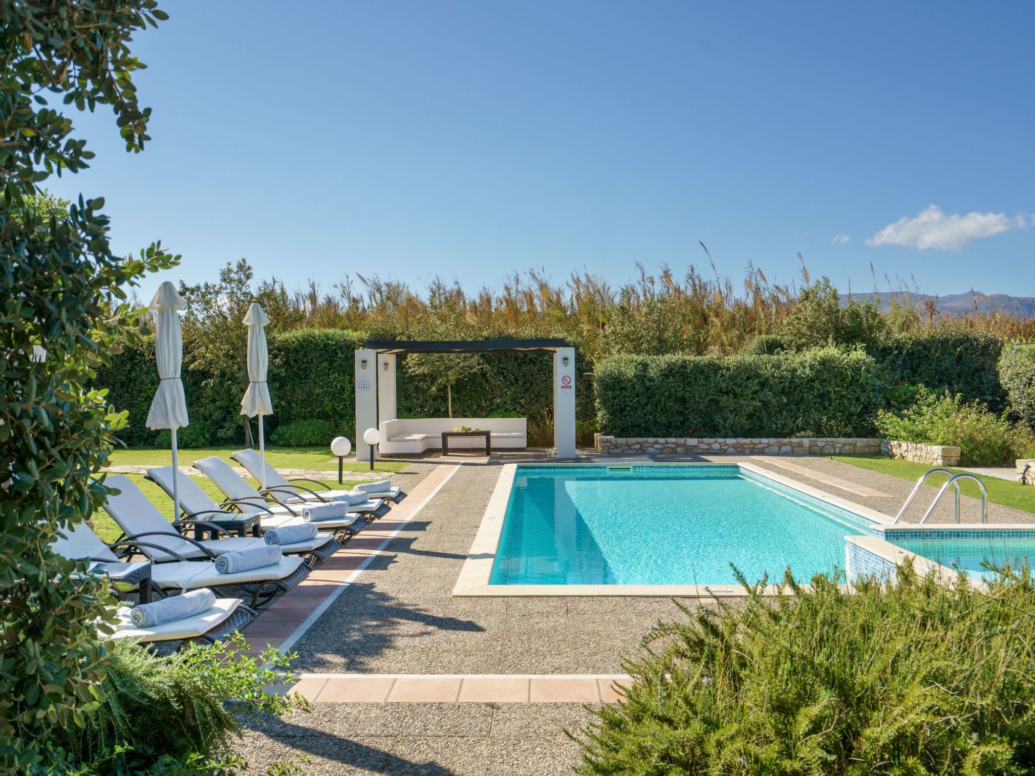 Villa aus Stein, privater Pool, BBQ 30m zum Strand
