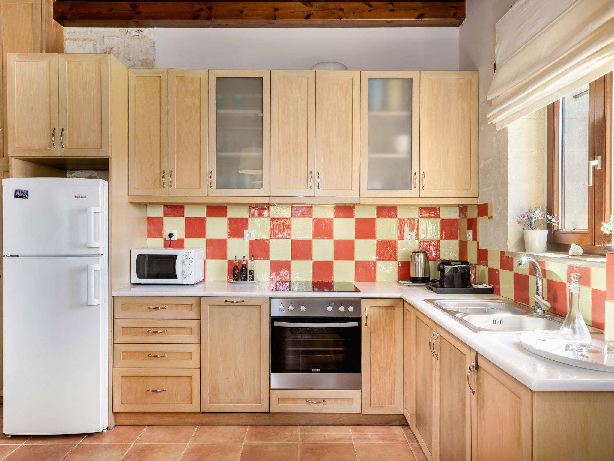 Villa aus Stein, privater Pool, BBQ 30m zum Strand-Drinnen