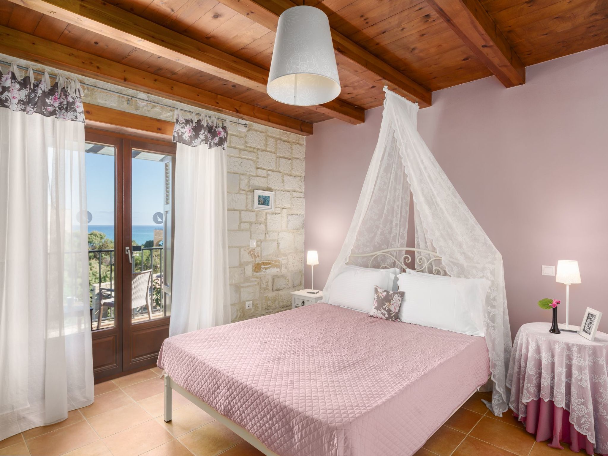 Villa aus Stein, privater Pool, BBQ 30m zum Strand-Drinnen