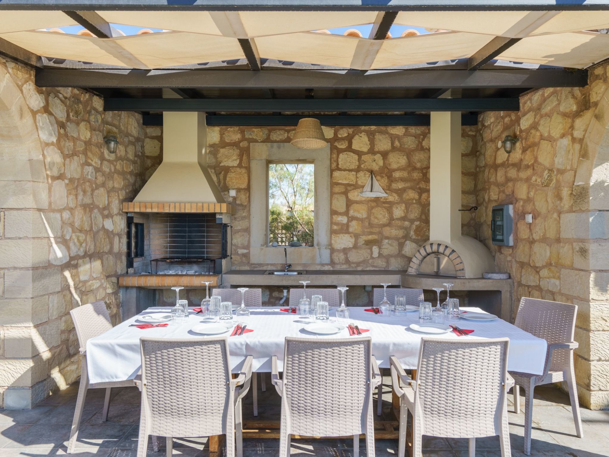 Villa aus Stein, privater Pool, BBQ 30m zum Strand-Draußen