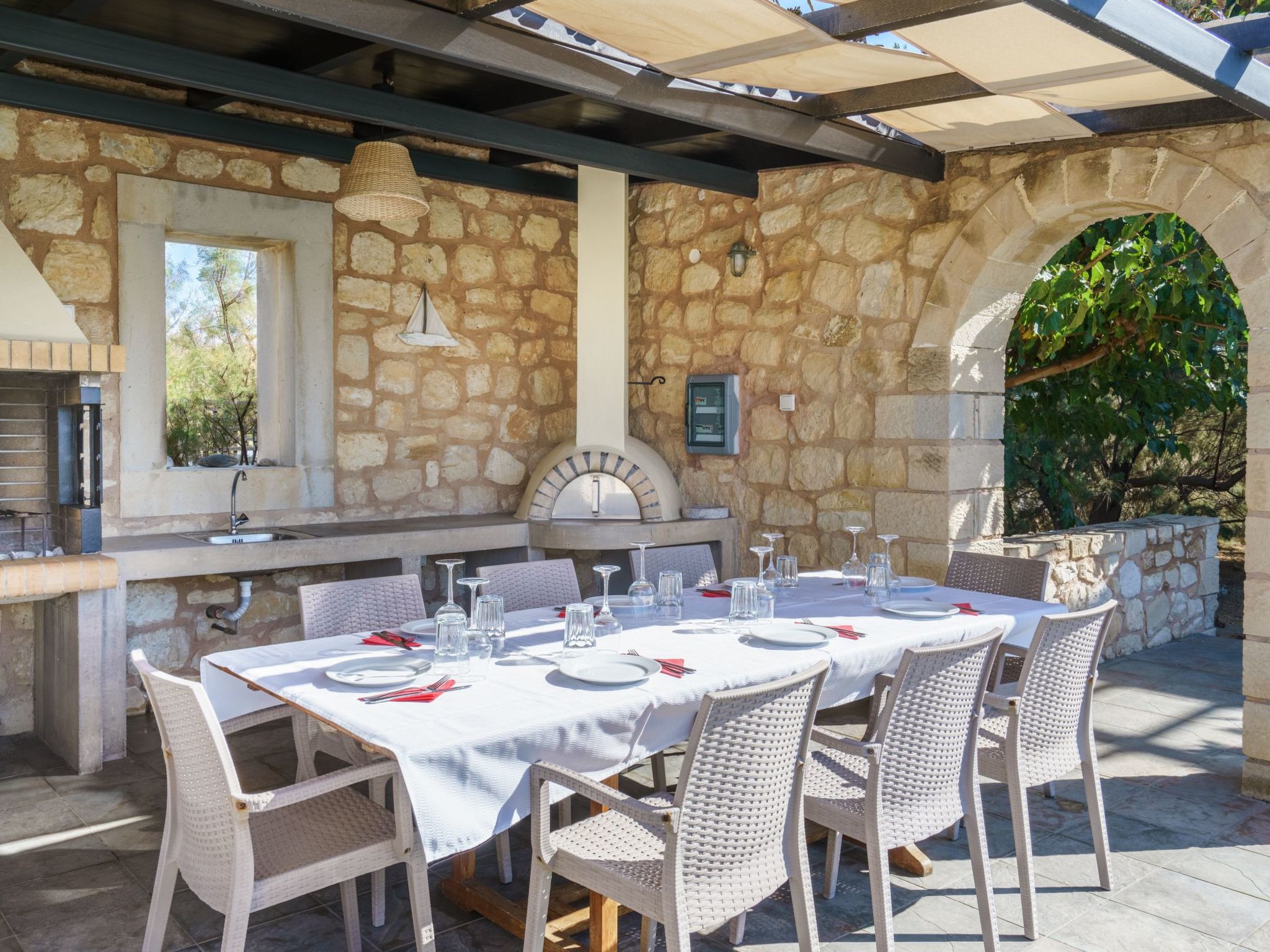 Villa aus Stein, privater Pool, BBQ 30m zum Strand-Draußen