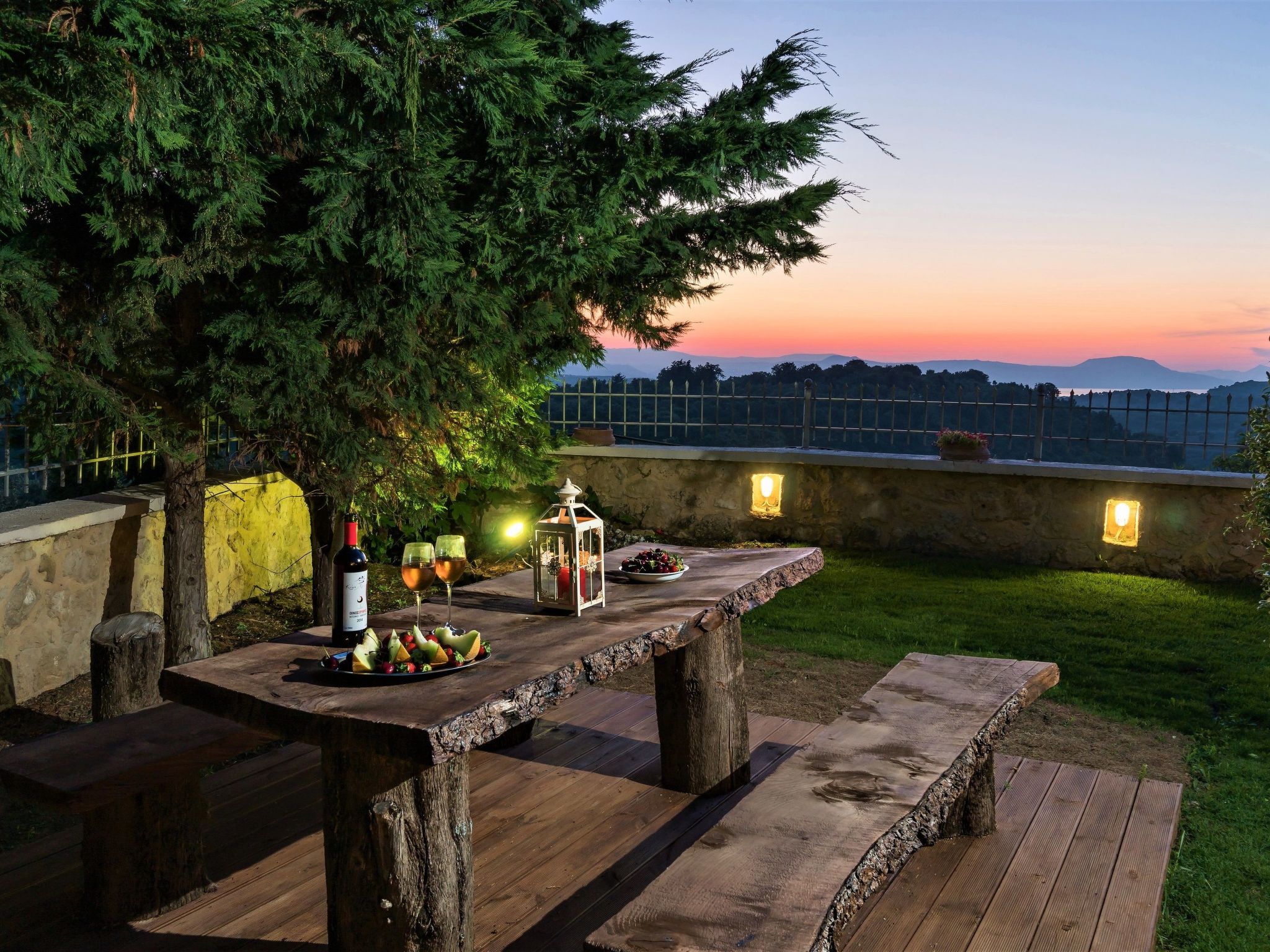 Villa Zeus mit privatem Pool und Jacuzzi-Buiten