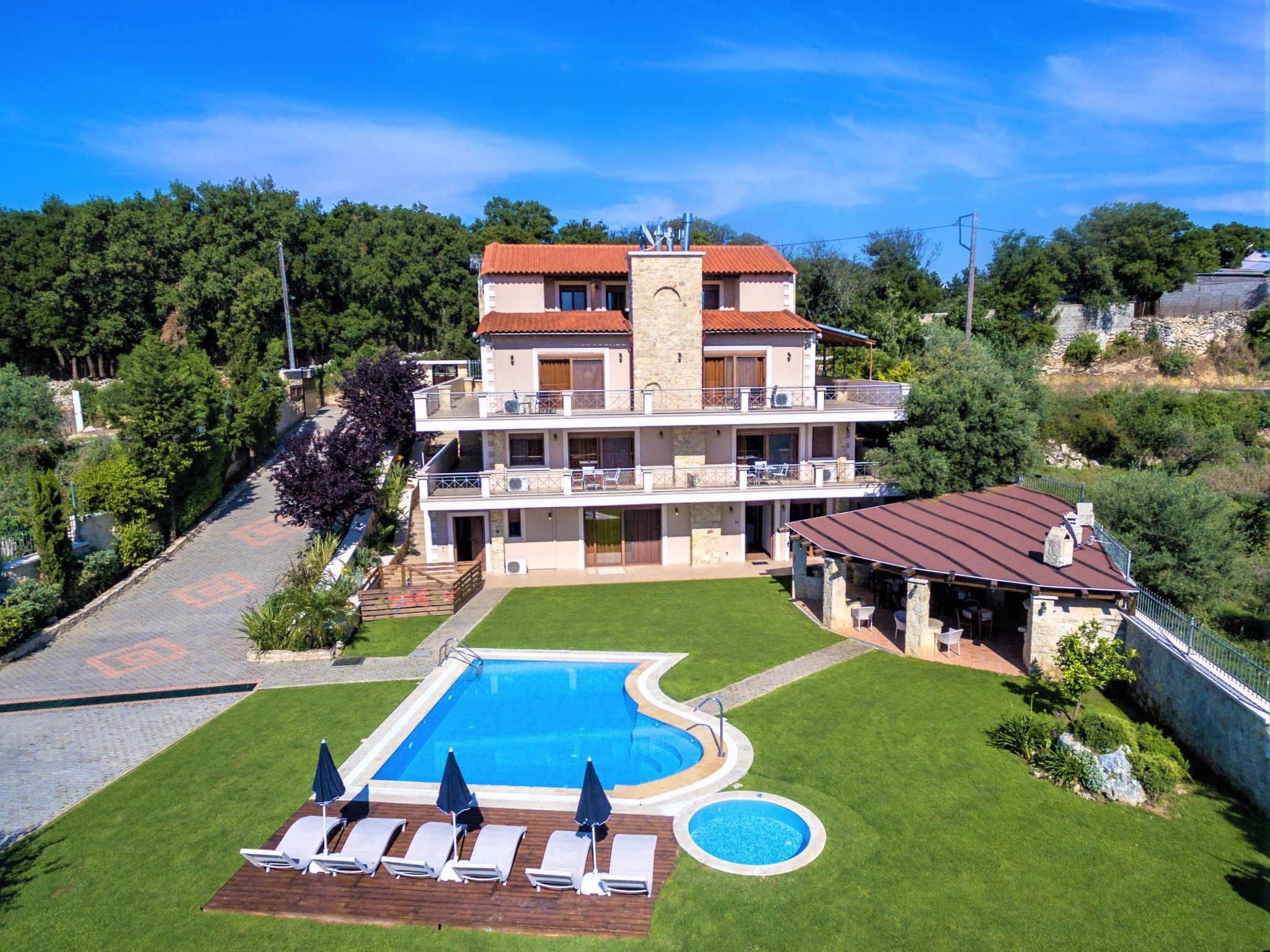 Villa Zeus mit privatem Pool und Jacuzzi-Buiten