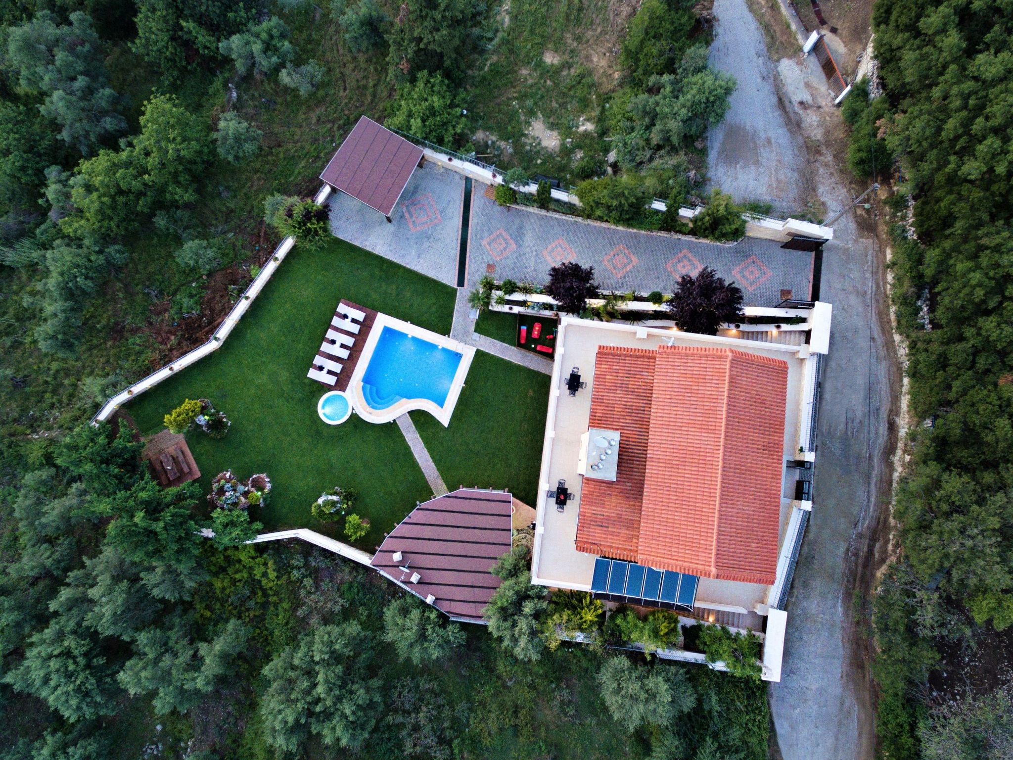 Villa Zeus mit privatem Pool und Jacuzzi-Buiten