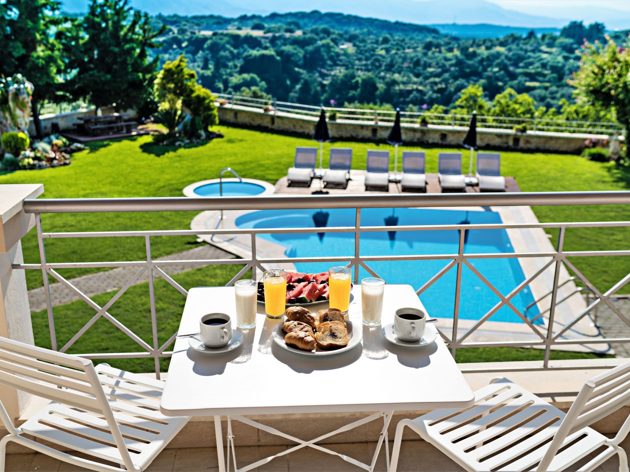 Villa Zeus mit privatem Pool und Jacuzzi-Buiten