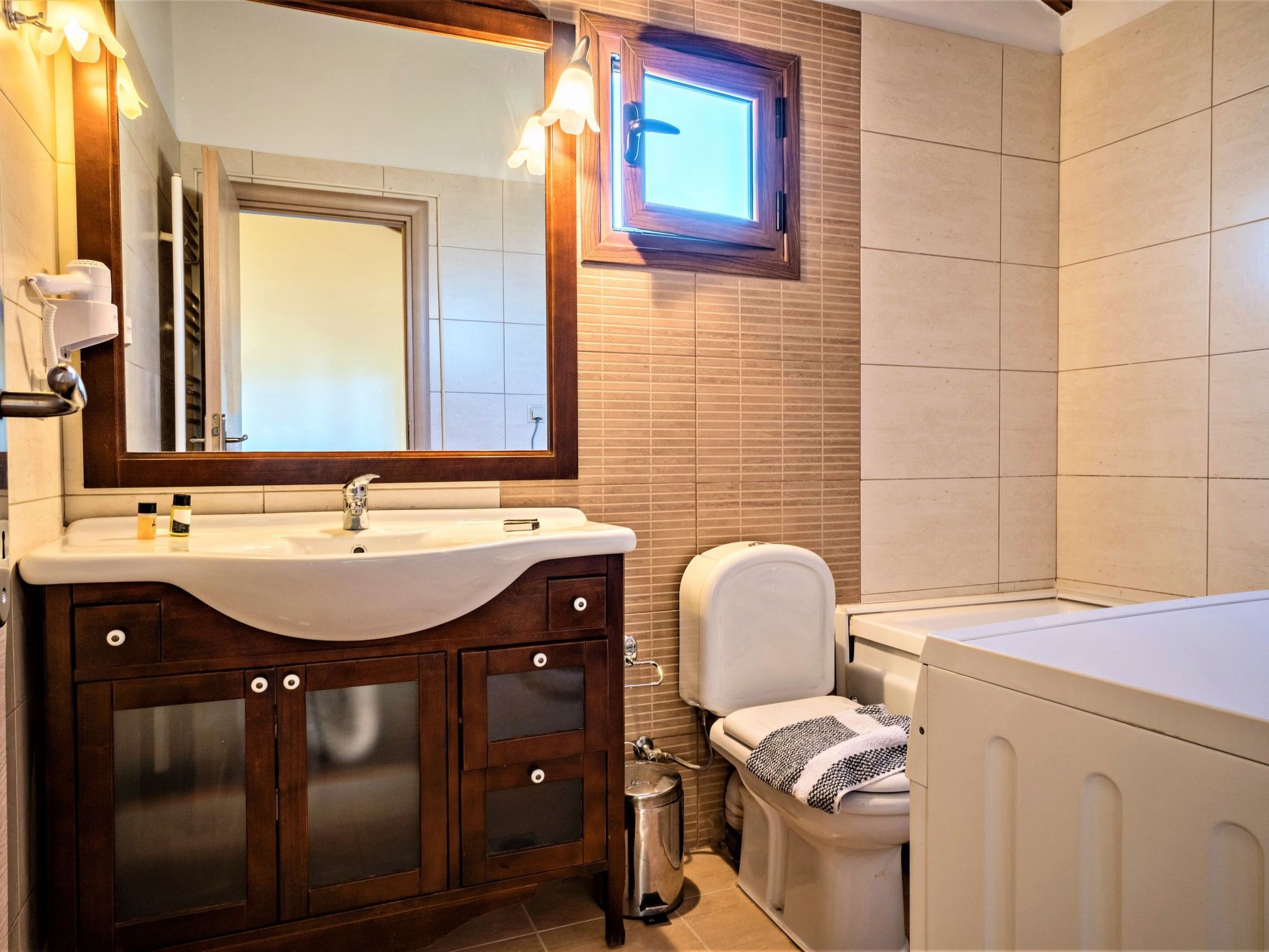 Villa Zeus mit privatem Pool und Jacuzzi-Binnen