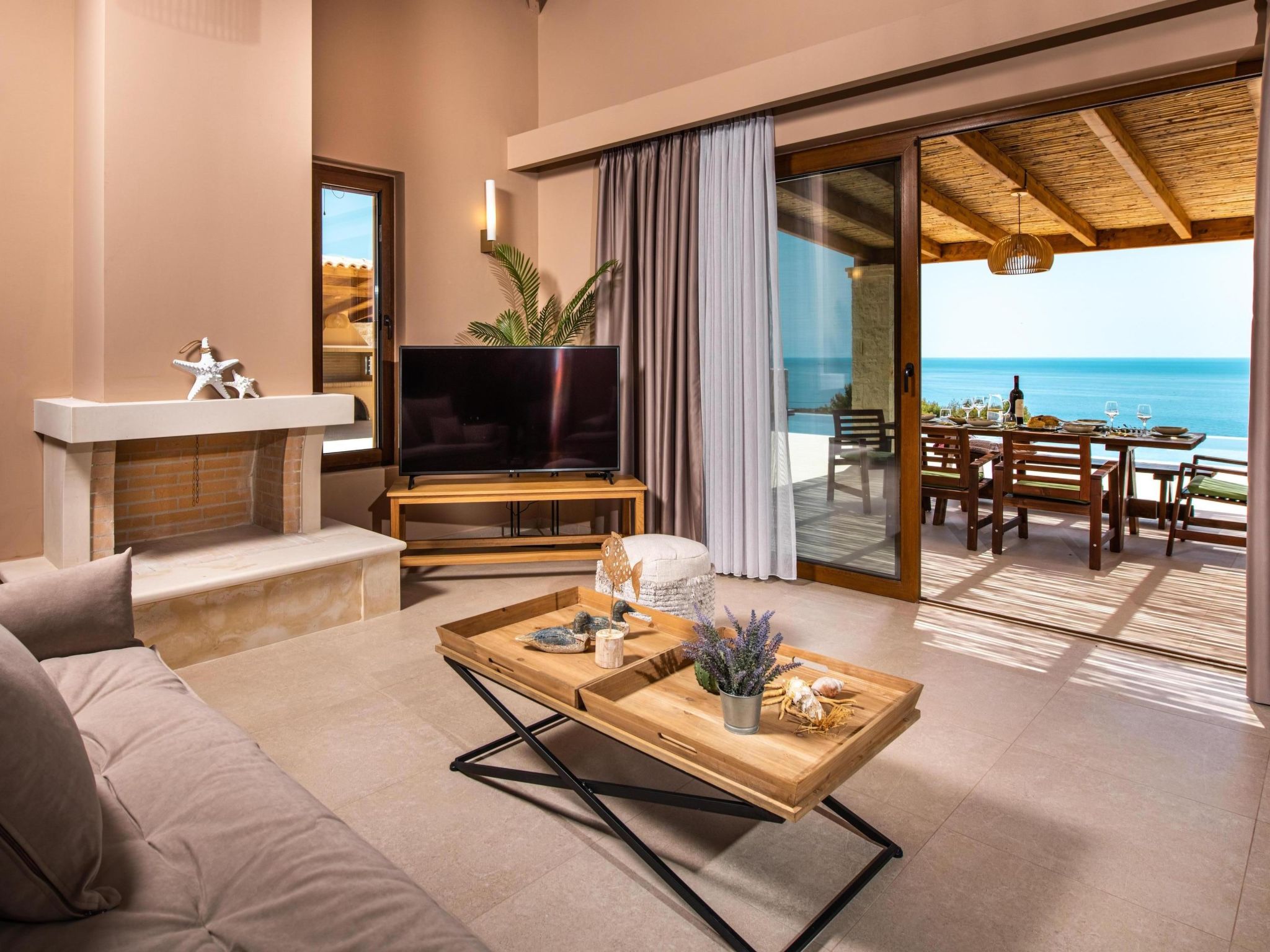 Entdecken Sie die ruhige Schönheit der Aether Villa, einer luxuriösen Villa mit zwei Schlafzimmern und einer Fläche von 107 Quadratmetern, eingebettet in ein 5,5 Hektar großes Grundstück. Diese V..