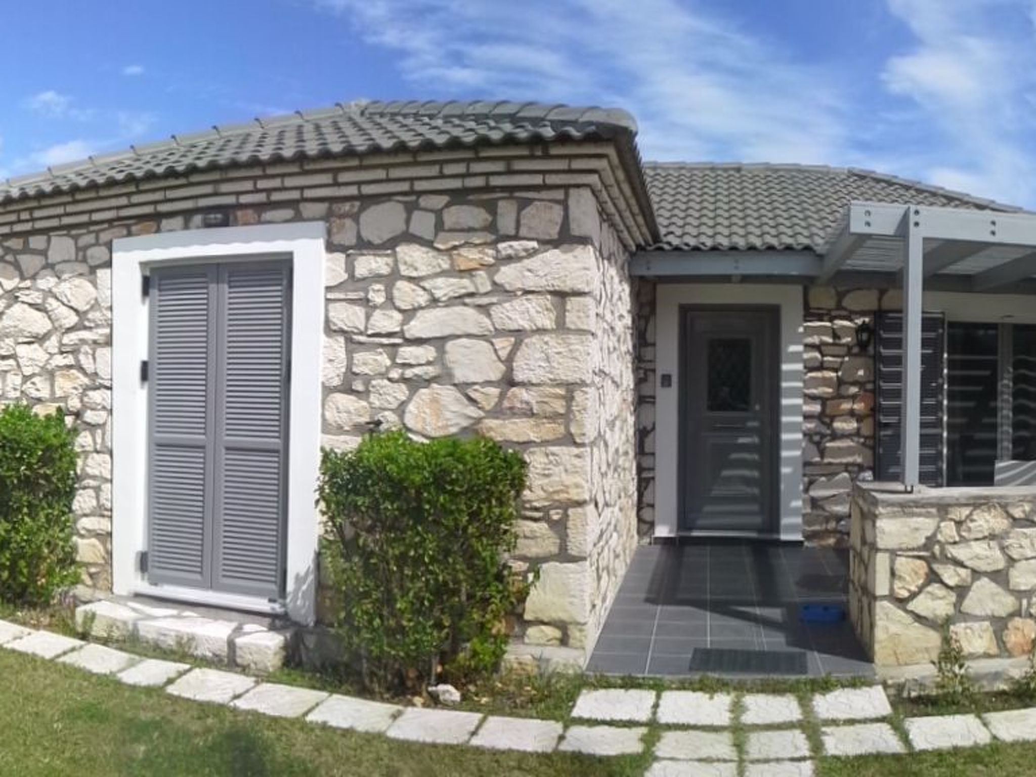 Villa mit zwei Schlafzimmern für 6 Personen. Parken, WiFi-Buiten