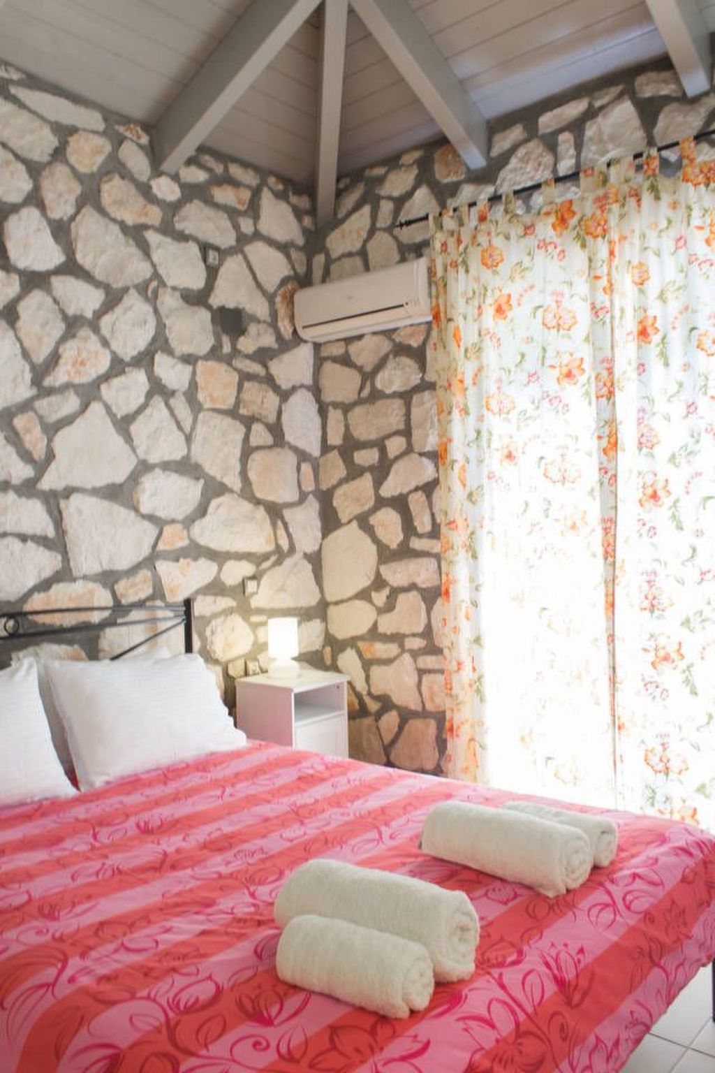 Villa mit zwei Schlafzimmern für 6 Personen. Parken, WiFi-Image-tags.info