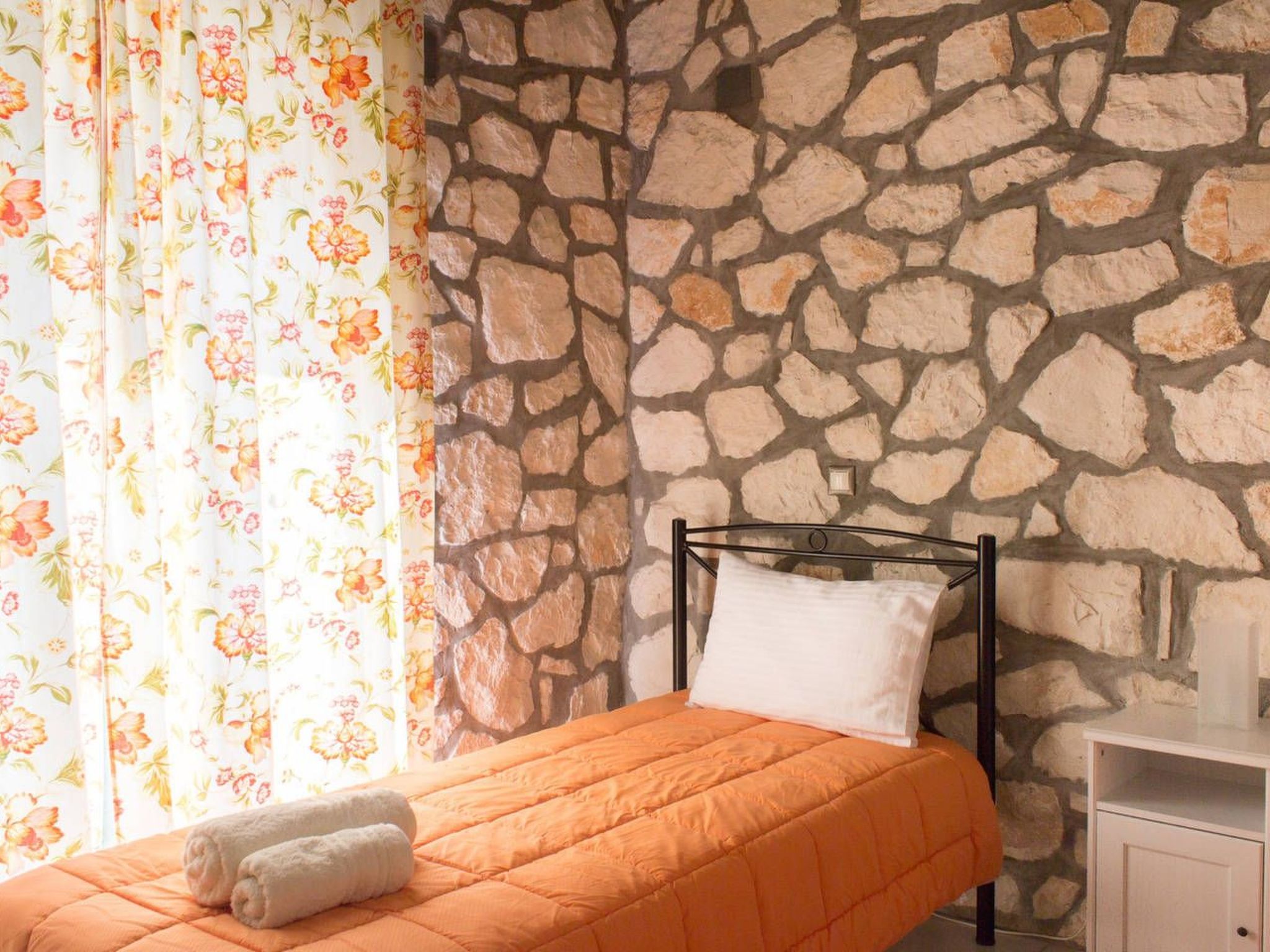 Villa mit zwei Schlafzimmern für 6 Personen. Parken, WiFi-Binnen