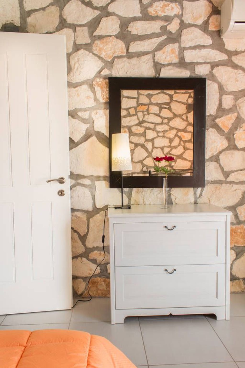 Villa mit zwei Schlafzimmern für 6 Personen. Parken, WiFi-Image-tags.info