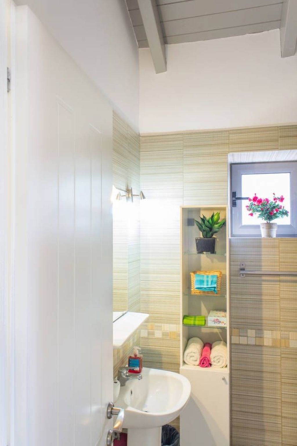 Villa mit zwei Schlafzimmern für 6 Personen. Parken, WiFi-Image-tags.info