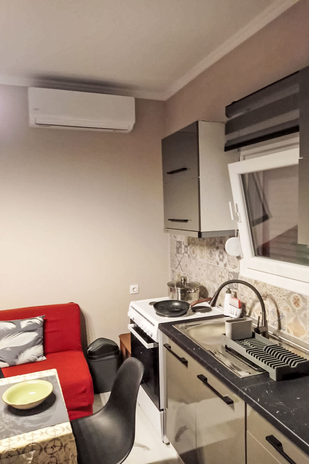 Jordan's Sea Breeze Studio - Inside