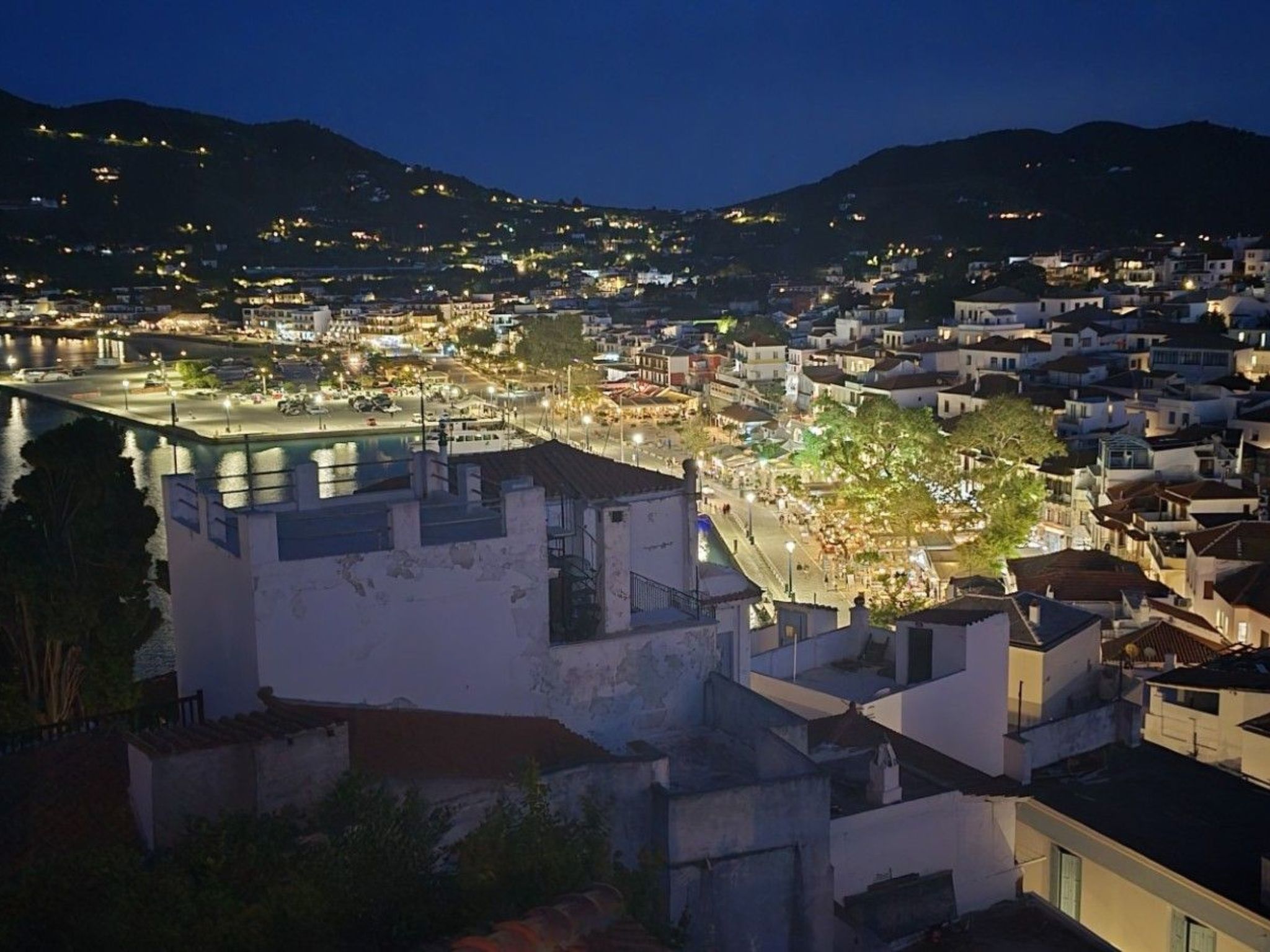 In Skopelos mit Grill und Terrasse-Buiten