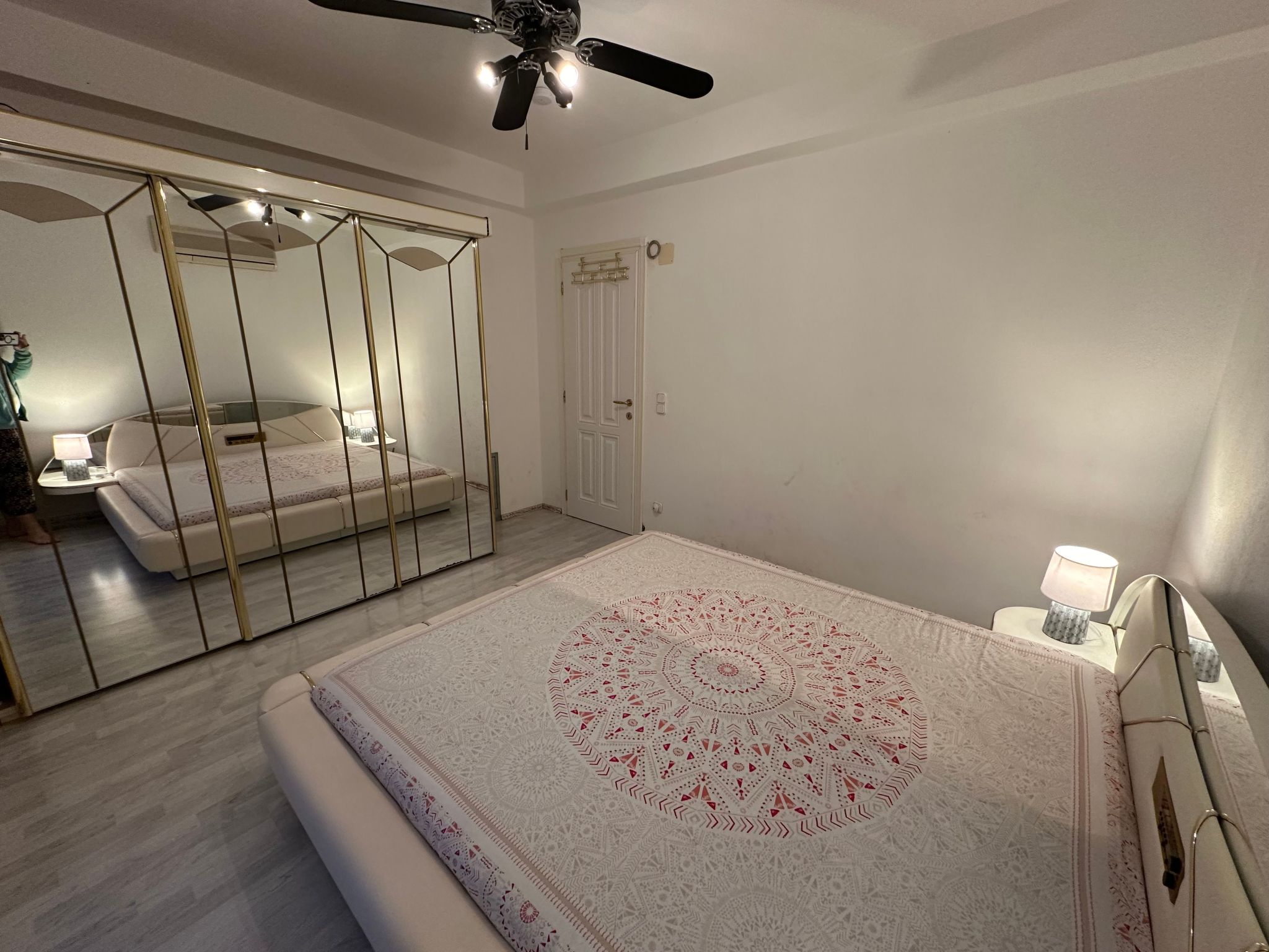 Tanjas Paradise-Inside